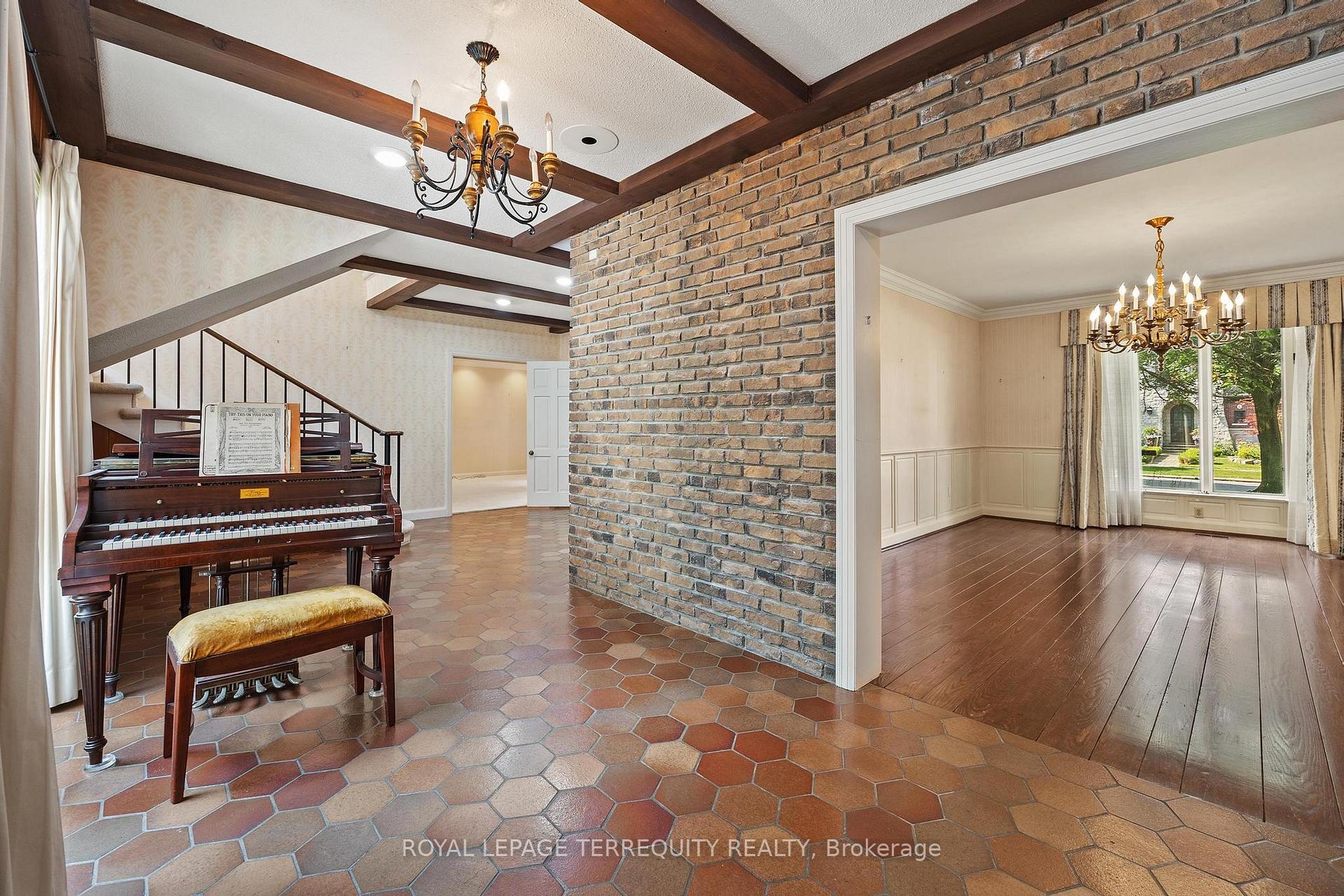 Photo 21 of 2 Chieftain Crescent, North York, St. Andrew-Windfields — HOMEH