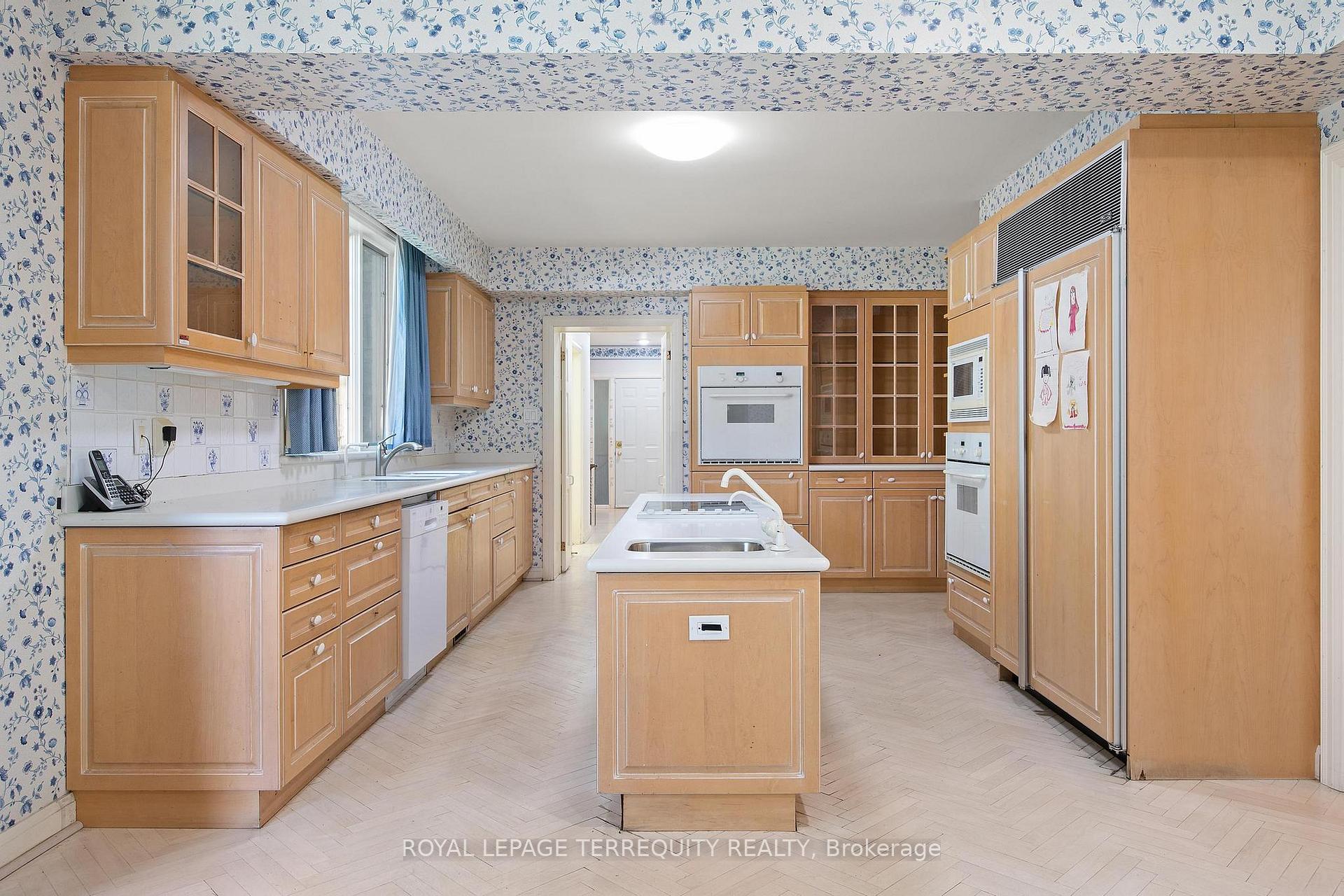 Photo 25 of 2 Chieftain Crescent, North York, St. Andrew-Windfields — HOMEH
