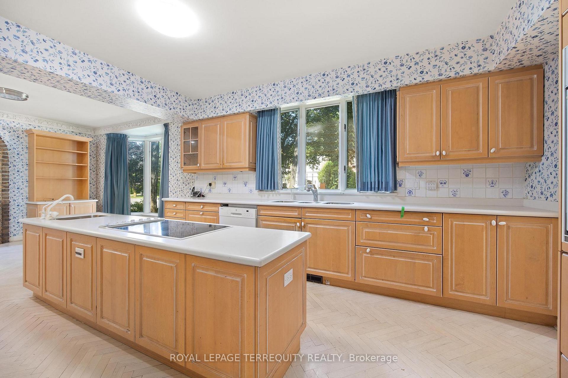Photo 29 of 2 Chieftain Crescent, North York, St. Andrew-Windfields — HOMEH