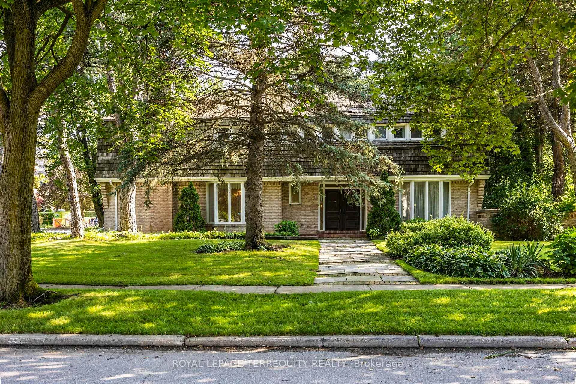 Photo 9 of 2 Chieftain Crescent, North York, St. Andrew-Windfields — HOMEH