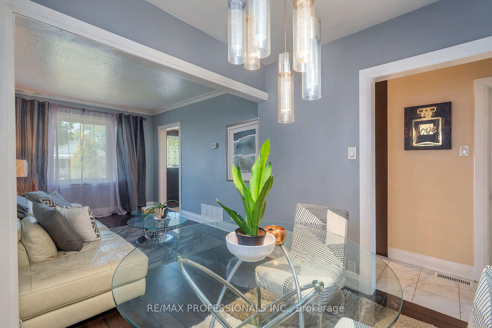 Photo 11 of 43 Fifteenth Street, Etobicoke, New Toronto — HOMEH