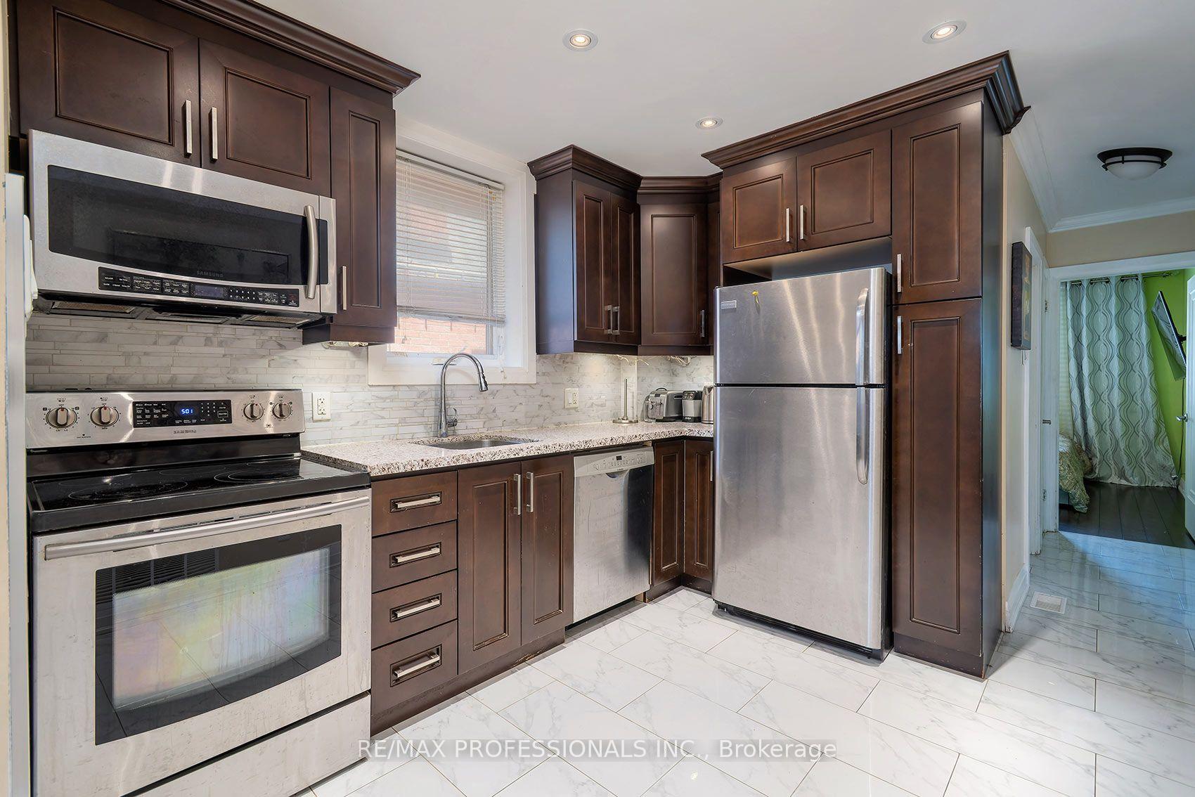 Photo 12 of 43 Fifteenth Street, Etobicoke, New Toronto — HOMEH