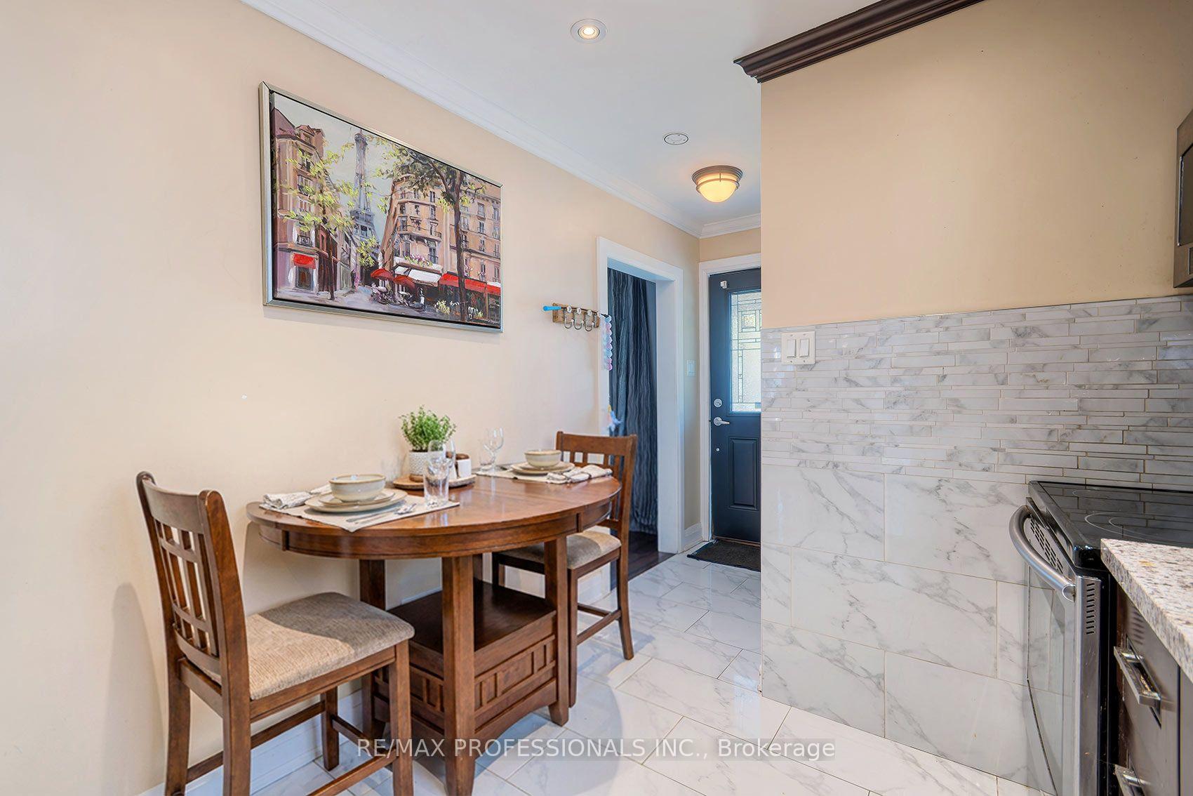 Photo 13 of 43 Fifteenth Street, Etobicoke, New Toronto — HOMEH