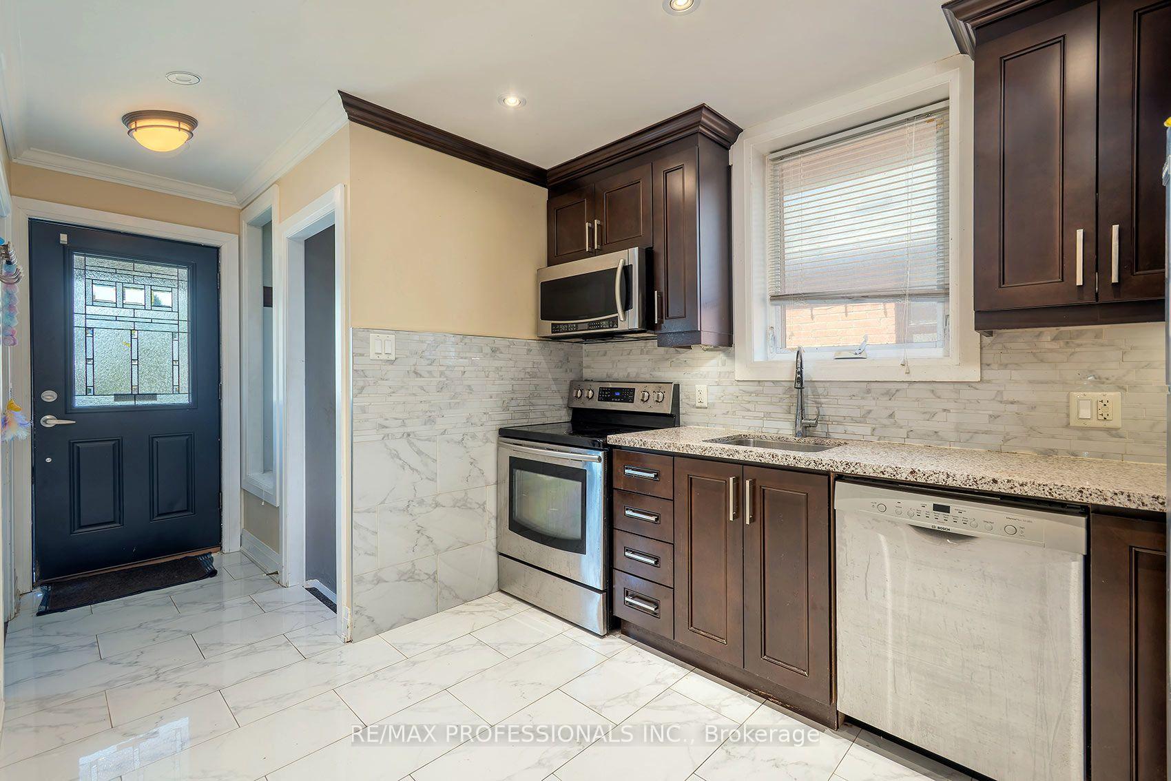 Photo 14 of 43 Fifteenth Street, Etobicoke, New Toronto — HOMEH