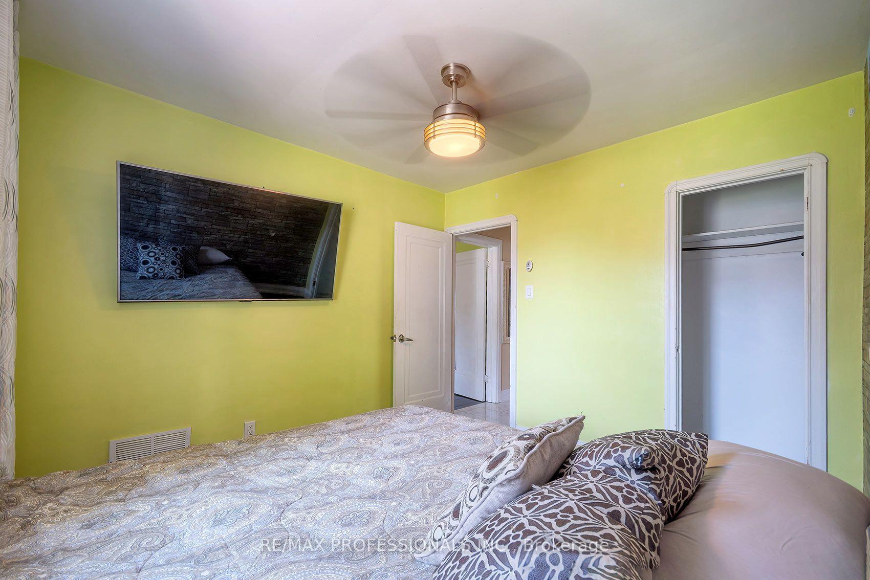 Photo 16 of 43 Fifteenth Street, Etobicoke, New Toronto — HOMEH