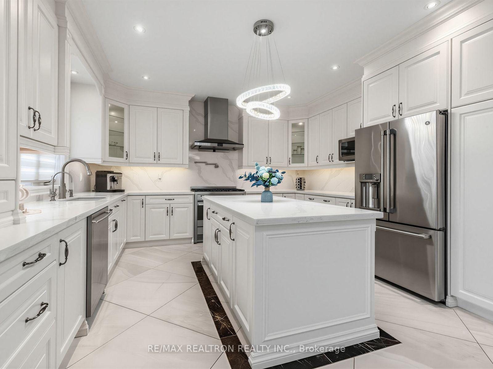 Photo 13 of 12 Anglin Drive, Richmond Hill, Jefferson — HOMEH
