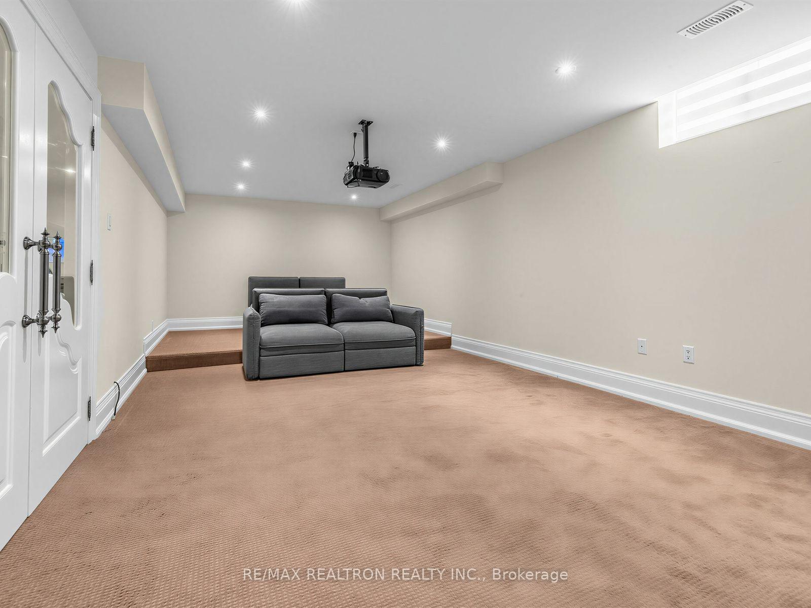 Photo 31 of 12 Anglin Drive, Richmond Hill, Jefferson — HOMEH