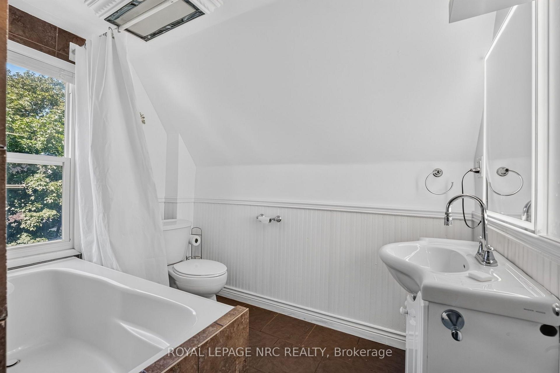 Photo 26 of 4189 Mountain Street, Lincoln, Beamsville — HOMEH