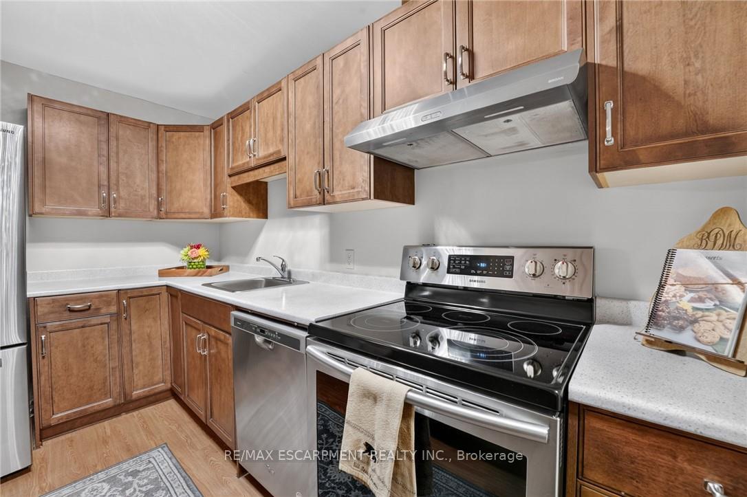 Photo 7 of Unit 301, 5 Niagara Street, Grimsby, Grimsby West — HOMEH