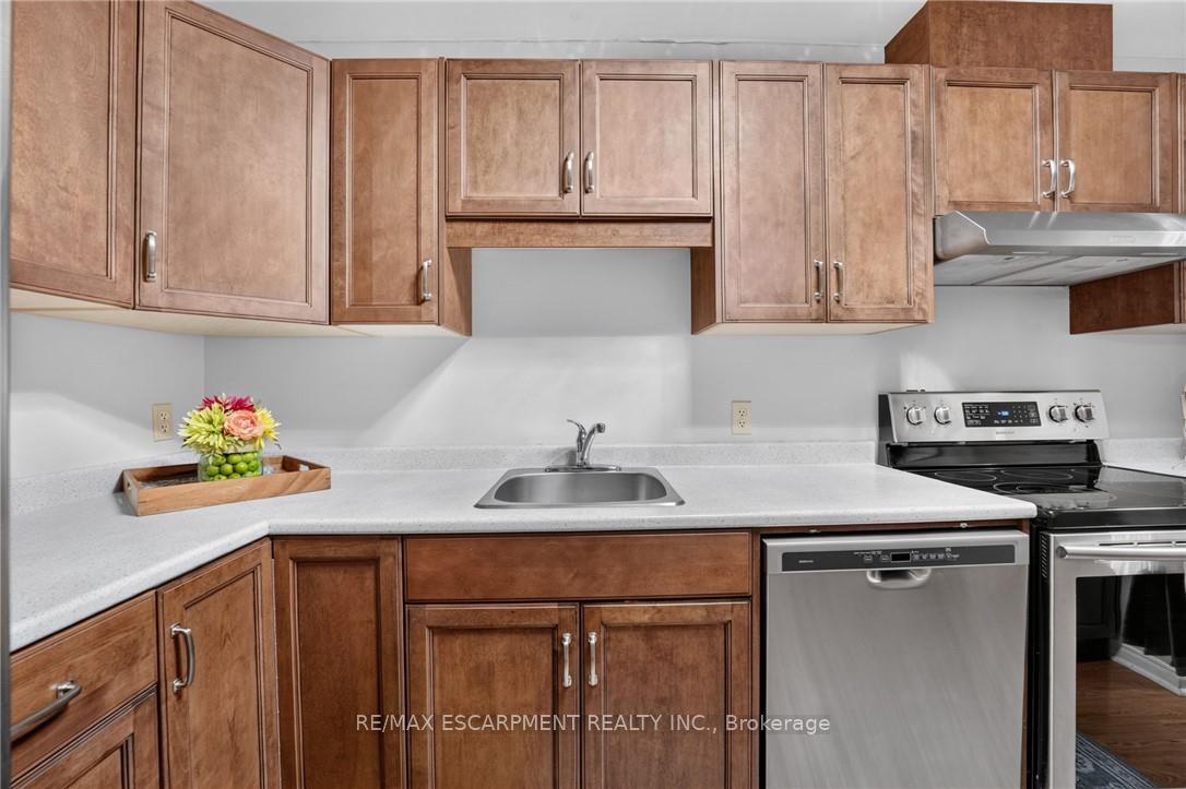Photo 9 of Unit 301, 5 Niagara Street, Grimsby, Grimsby West — HOMEH