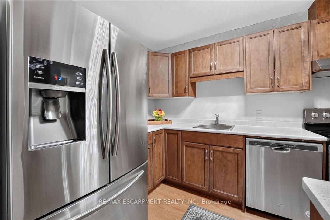Photo 8 of Unit 301, 5 Niagara Street, Grimsby, Grimsby West — HOMEH