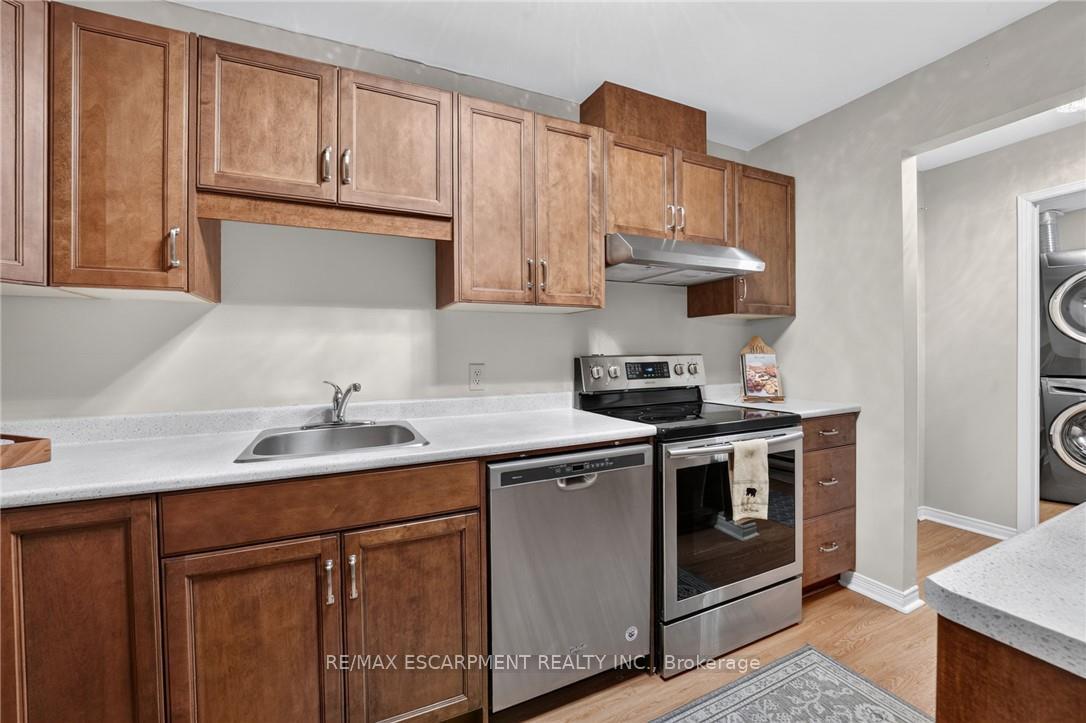 Photo 10 of Unit 301, 5 Niagara Street, Grimsby, Grimsby West — HOMEH