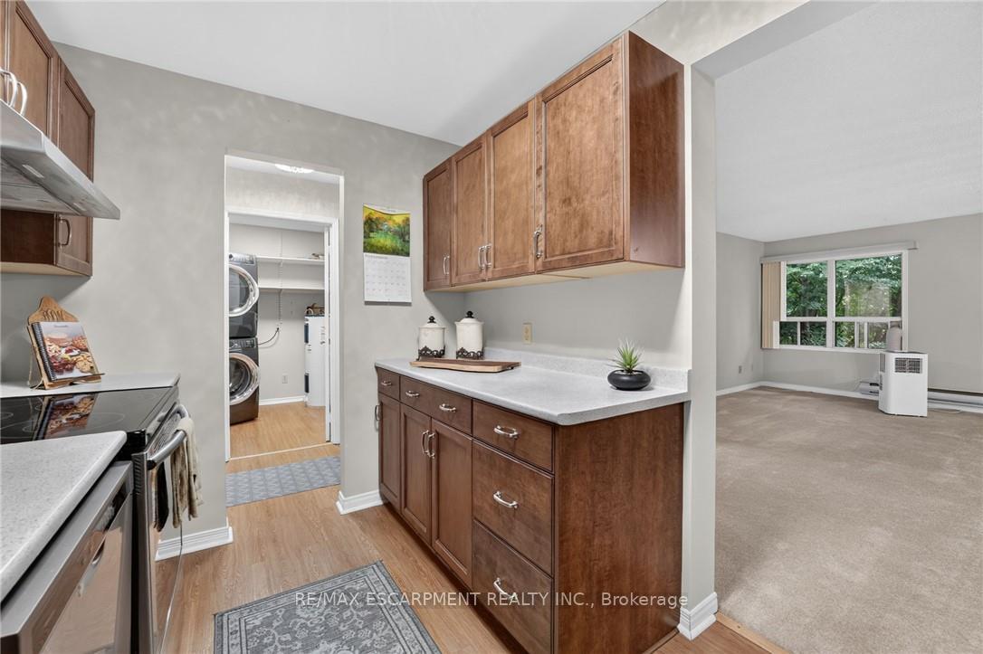 Photo 11 of Unit 301, 5 Niagara Street, Grimsby, Grimsby West — HOMEH