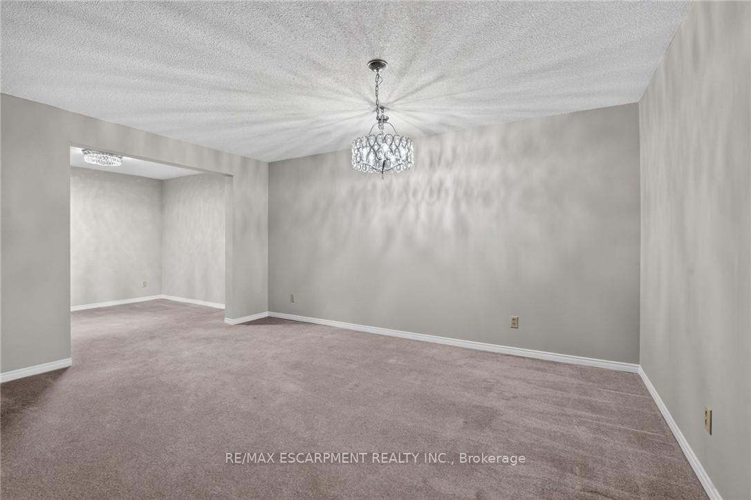 Photo 12 of Unit 301, 5 Niagara Street, Grimsby, Grimsby West — HOMEH