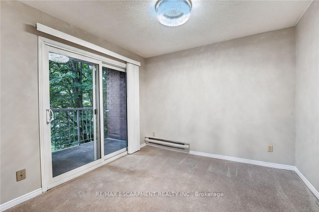 Photo 14 of Unit 301, 5 Niagara Street, Grimsby, Grimsby West — HOMEH