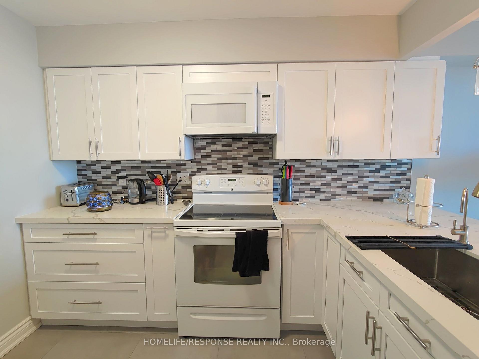 Photo 3 of Unit 1207, 55 Elm Drive, Mississauga, City Centre — HOMEH