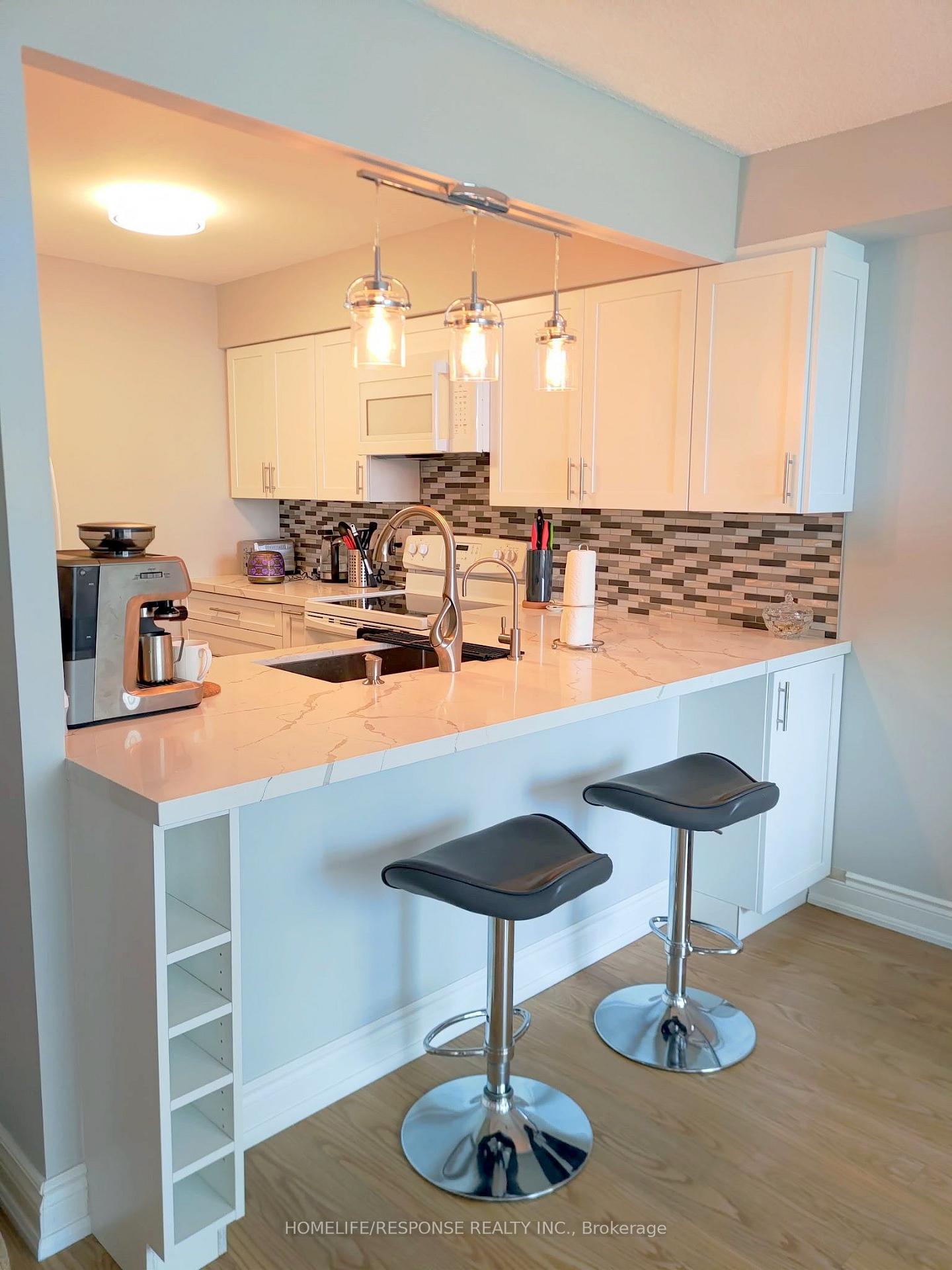 Photo 4 of Unit 1207, 55 Elm Drive, Mississauga, City Centre — HOMEH