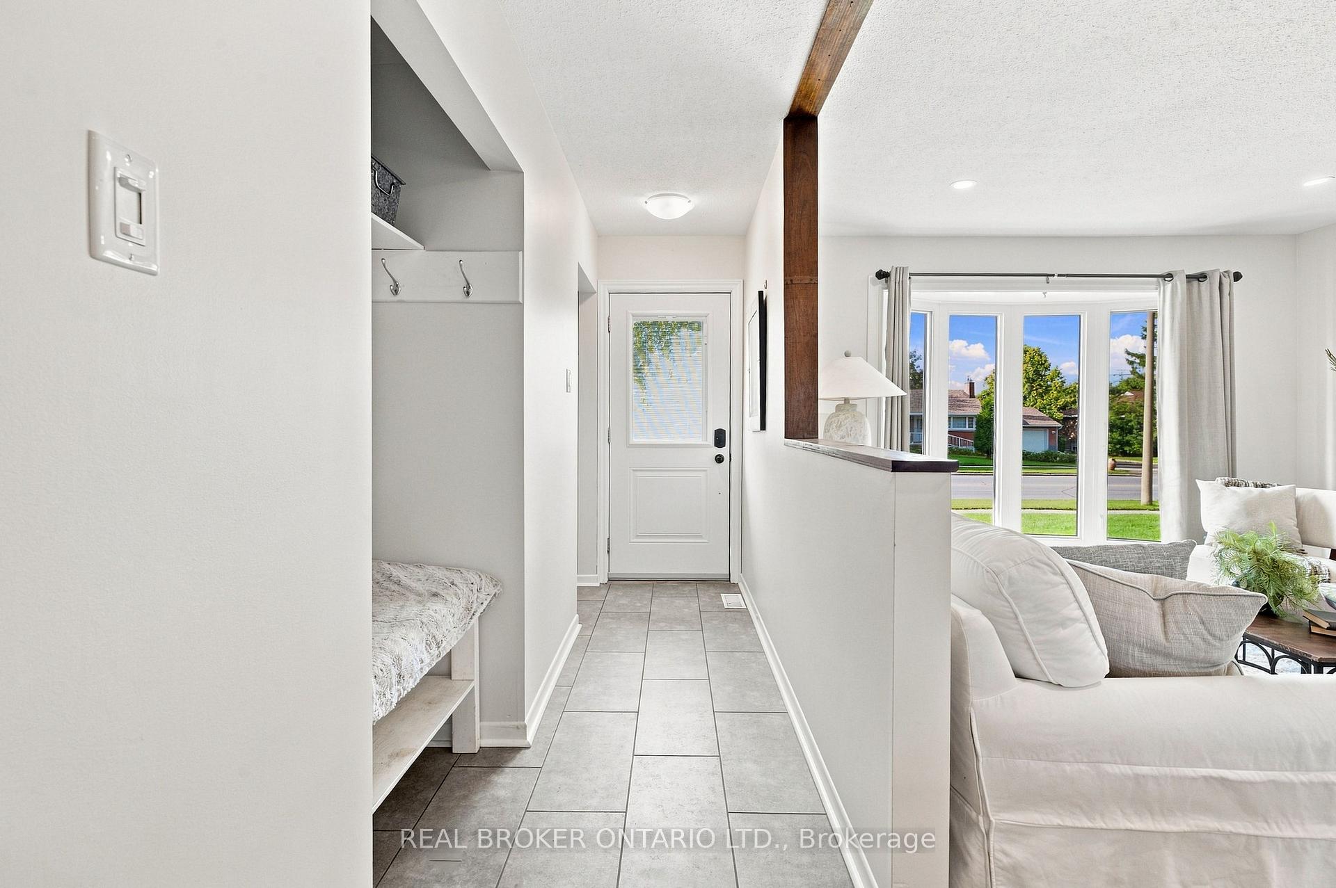 Photo 3 of 82 Meadowlands Drive W, Ottawa, Meadowlands/Crestview — HOMEH