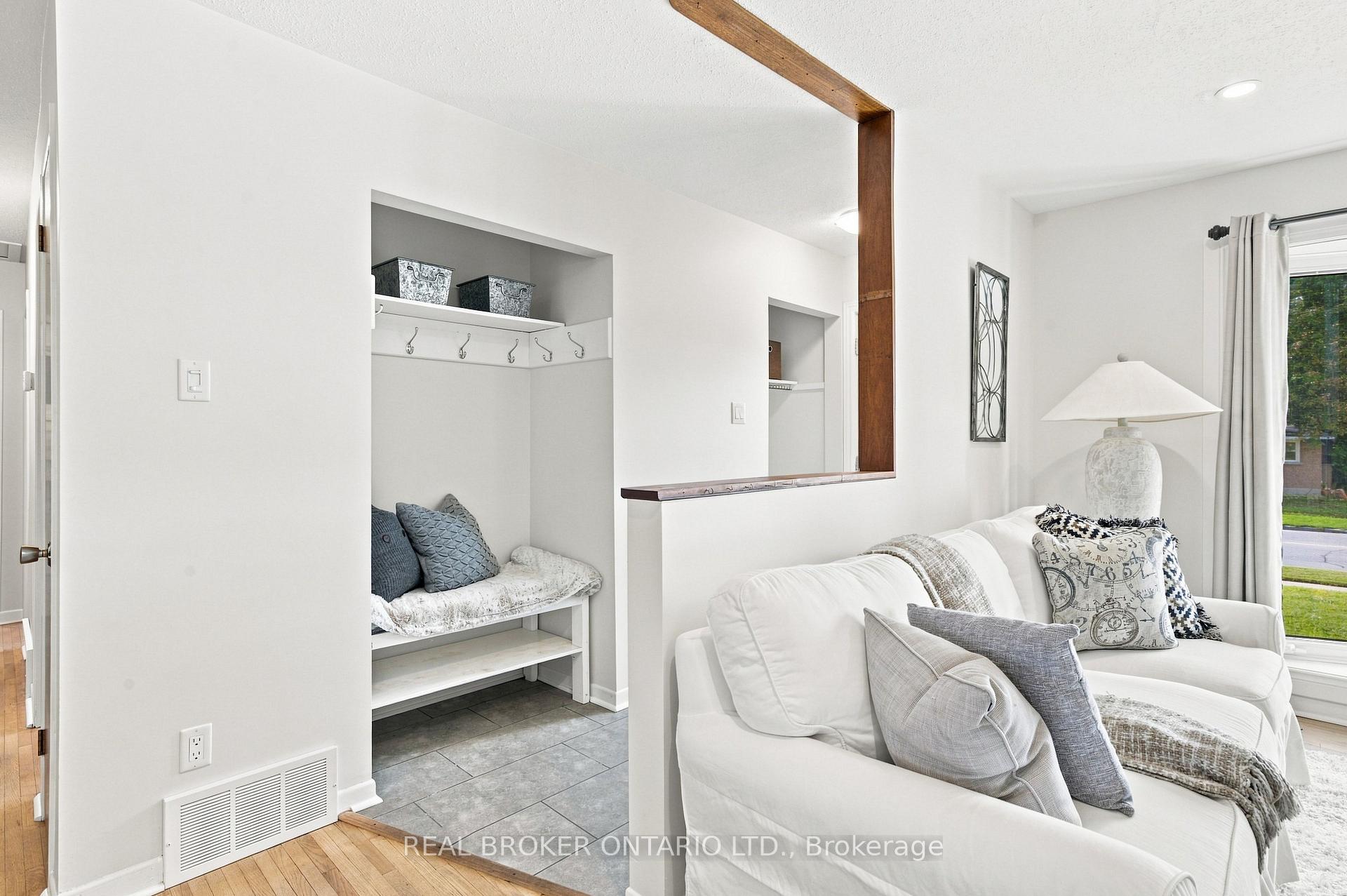 Photo 4 of 82 Meadowlands Drive W, Ottawa, Meadowlands/Crestview — HOMEH