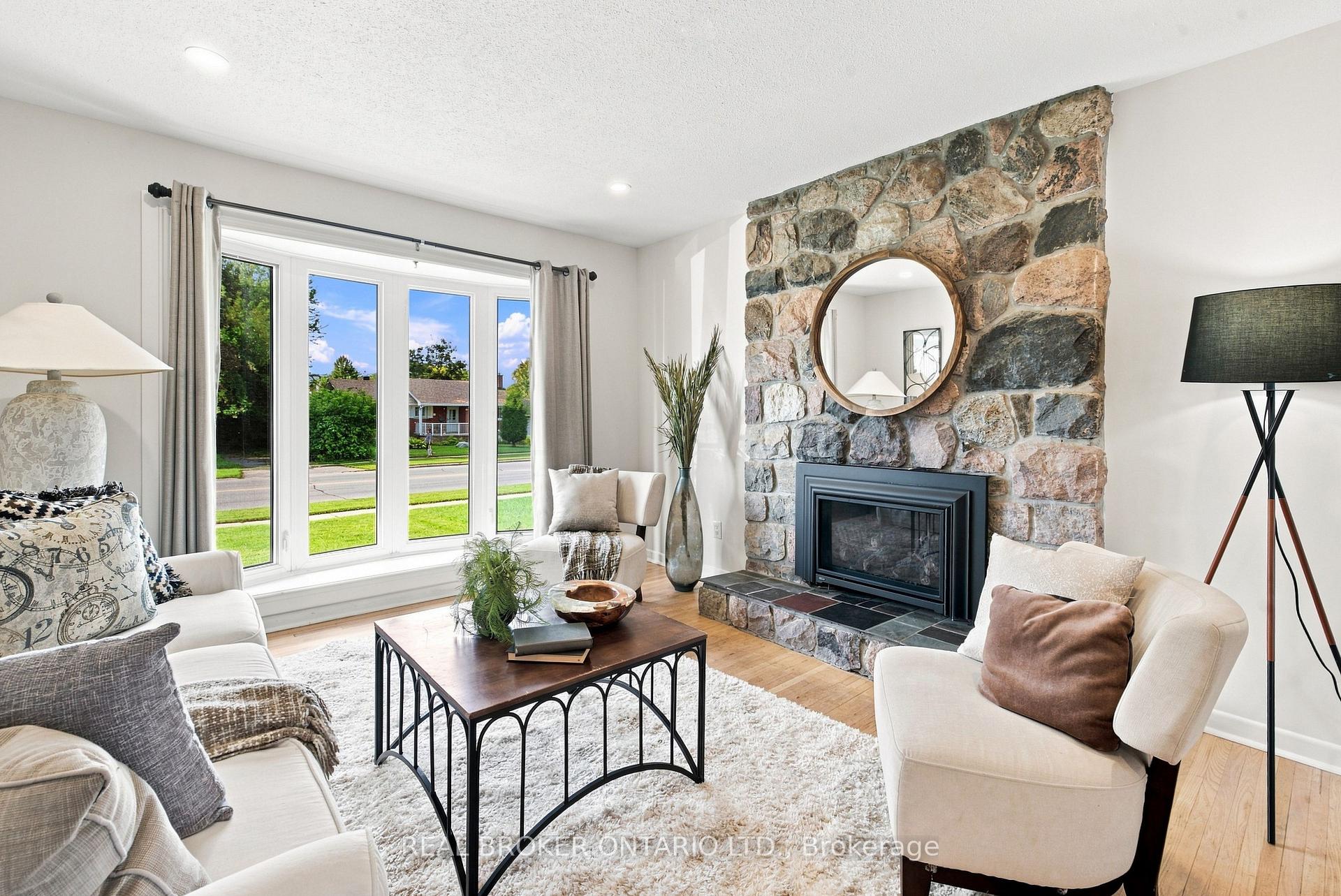 Photo 5 of 82 Meadowlands Drive W, Ottawa, Meadowlands/Crestview — HOMEH