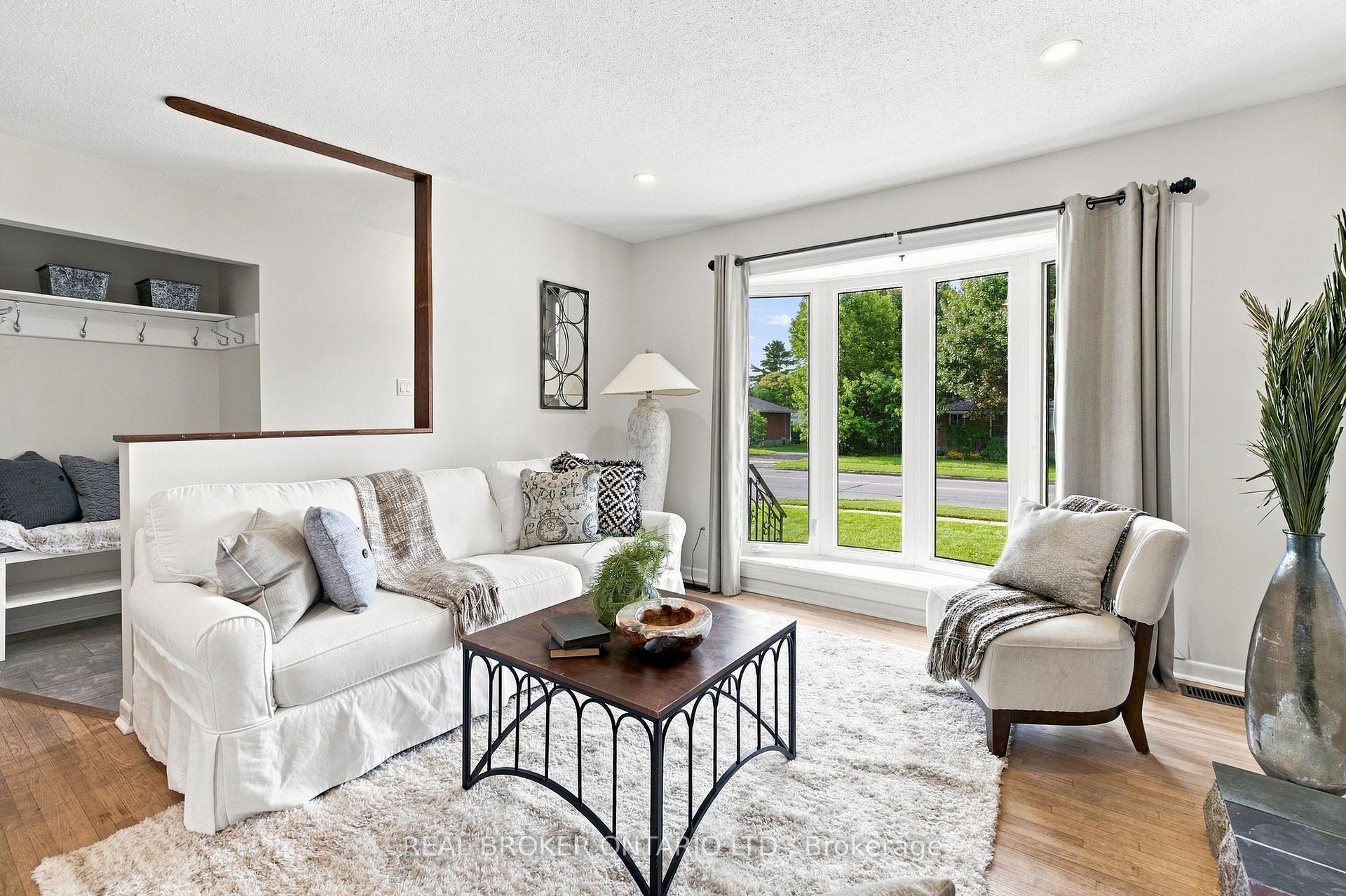 Photo 7 of 82 Meadowlands Drive W, Ottawa, Meadowlands/Crestview — HOMEH