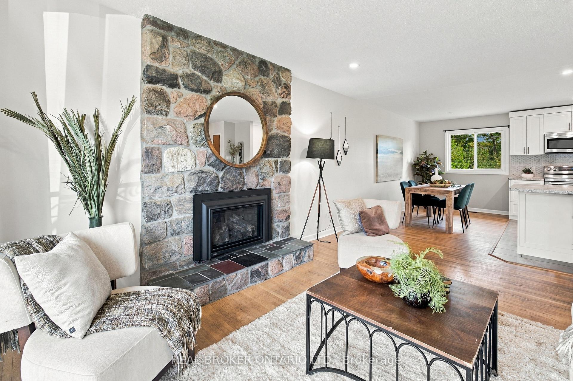 Photo 8 of 82 Meadowlands Drive W, Ottawa, Meadowlands/Crestview — HOMEH