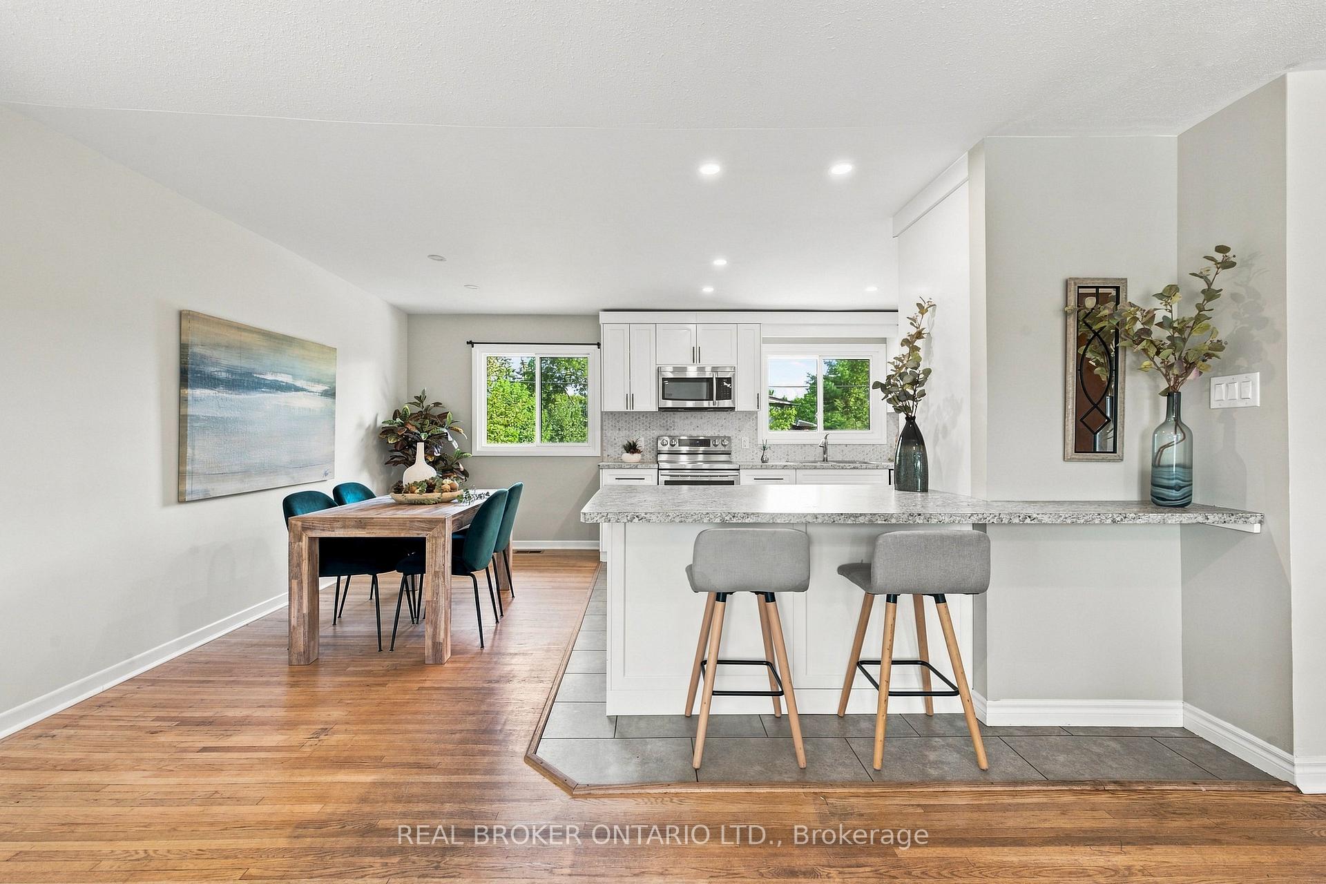 Photo 10 of 82 Meadowlands Drive W, Ottawa, Meadowlands/Crestview — HOMEH