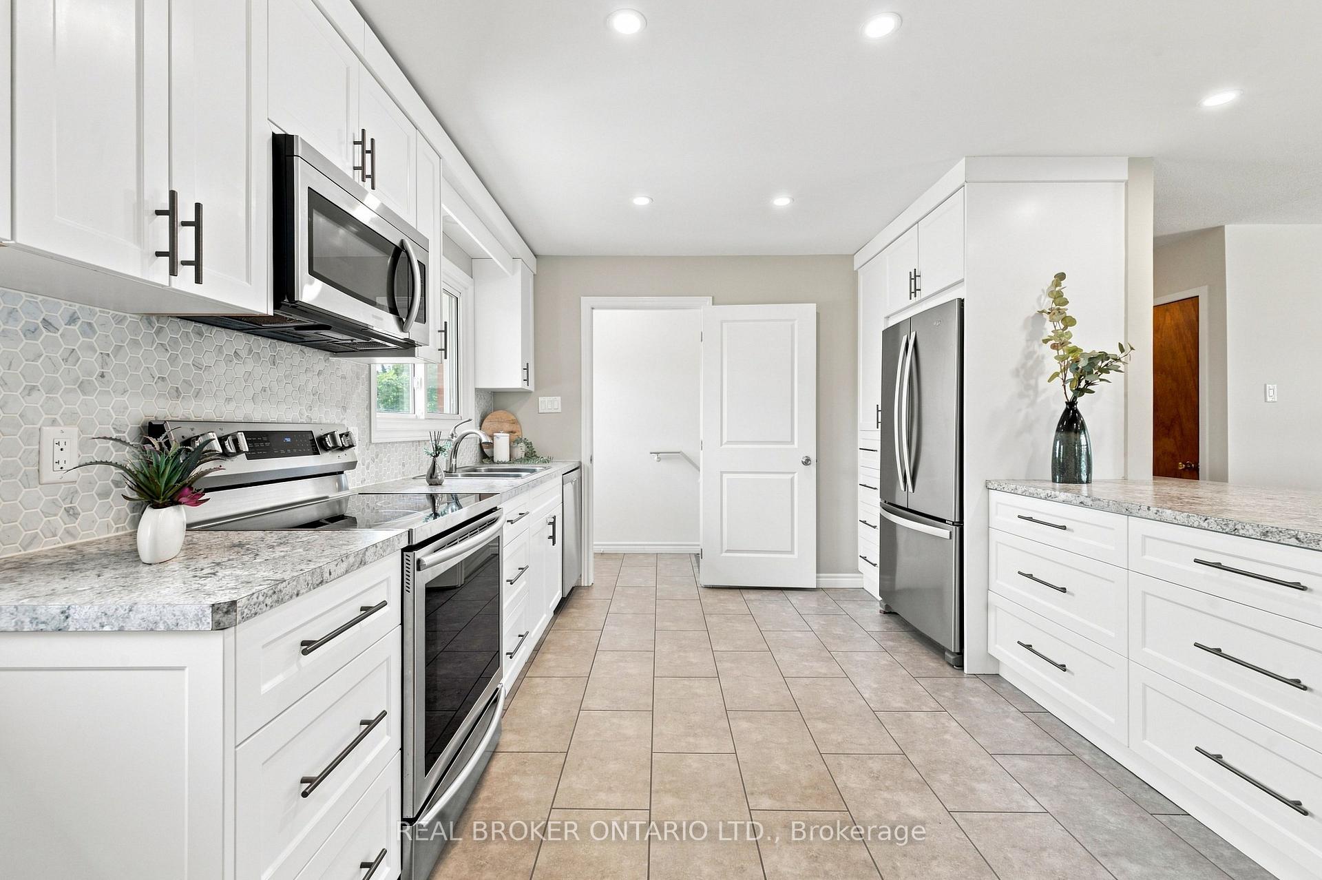 Photo 14 of 82 Meadowlands Drive W, Ottawa, Meadowlands/Crestview — HOMEH