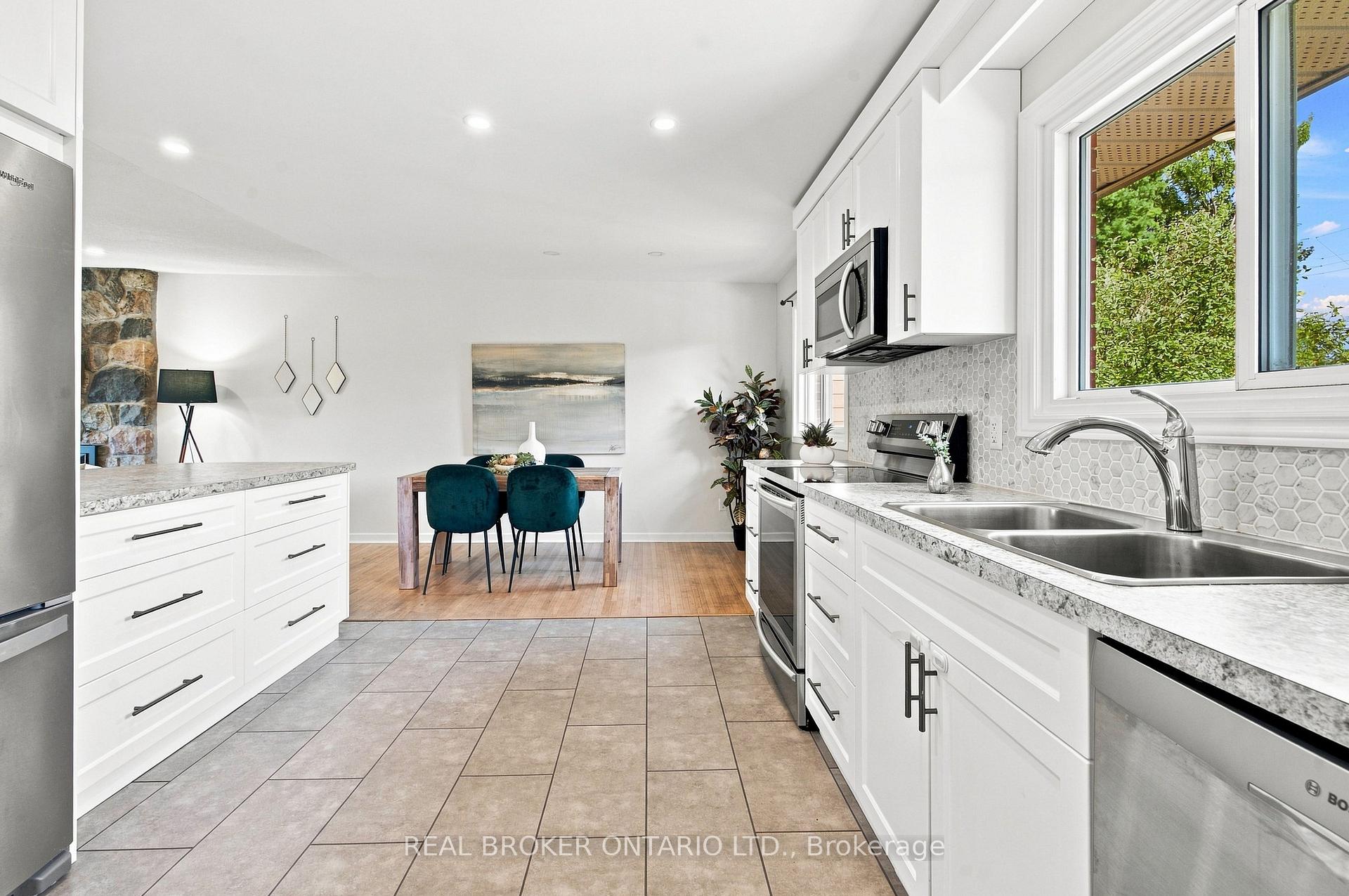 Photo 17 of 82 Meadowlands Drive W, Ottawa, Meadowlands/Crestview — HOMEH