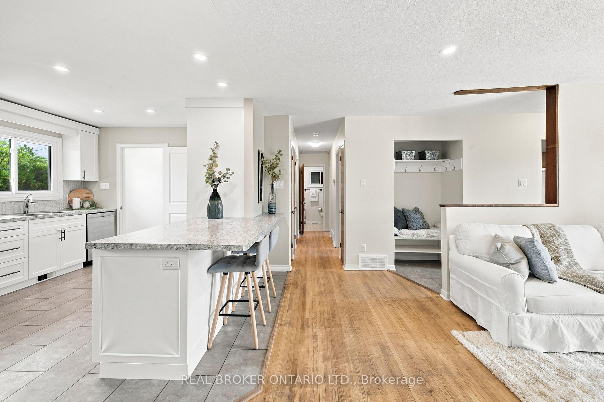 Photo 20 of 82 Meadowlands Drive W, Ottawa, Meadowlands/Crestview — HOMEH