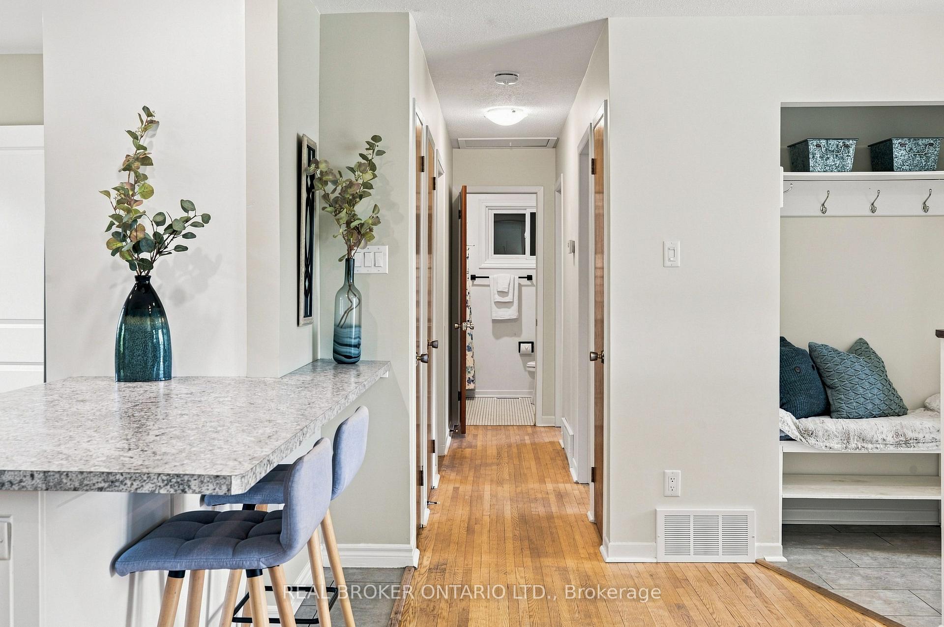 Photo 21 of 82 Meadowlands Drive W, Ottawa, Meadowlands/Crestview — HOMEH
