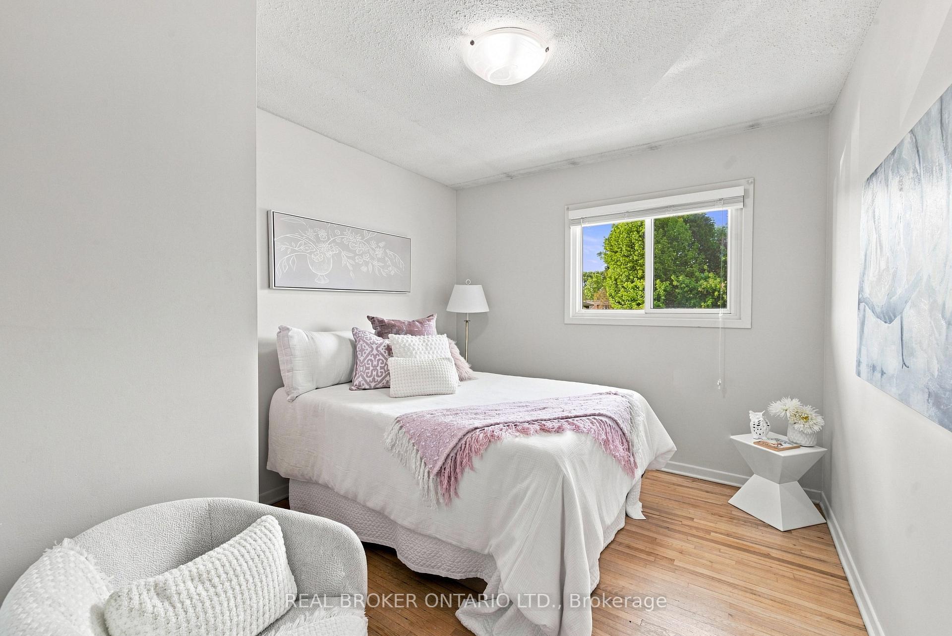 Photo 24 of 82 Meadowlands Drive W, Ottawa, Meadowlands/Crestview — HOMEH