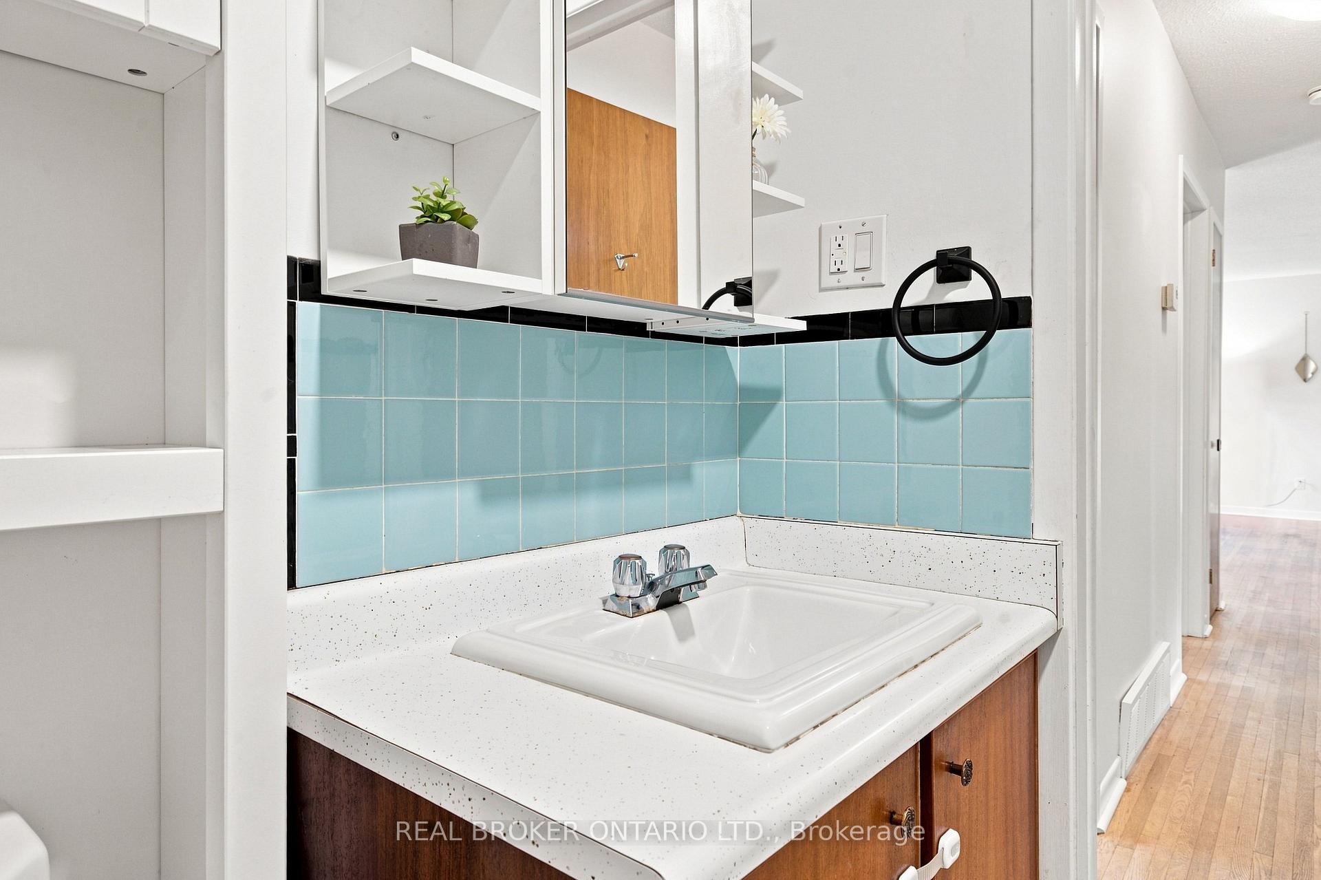 Photo 26 of 82 Meadowlands Drive W, Ottawa, Meadowlands/Crestview — HOMEH