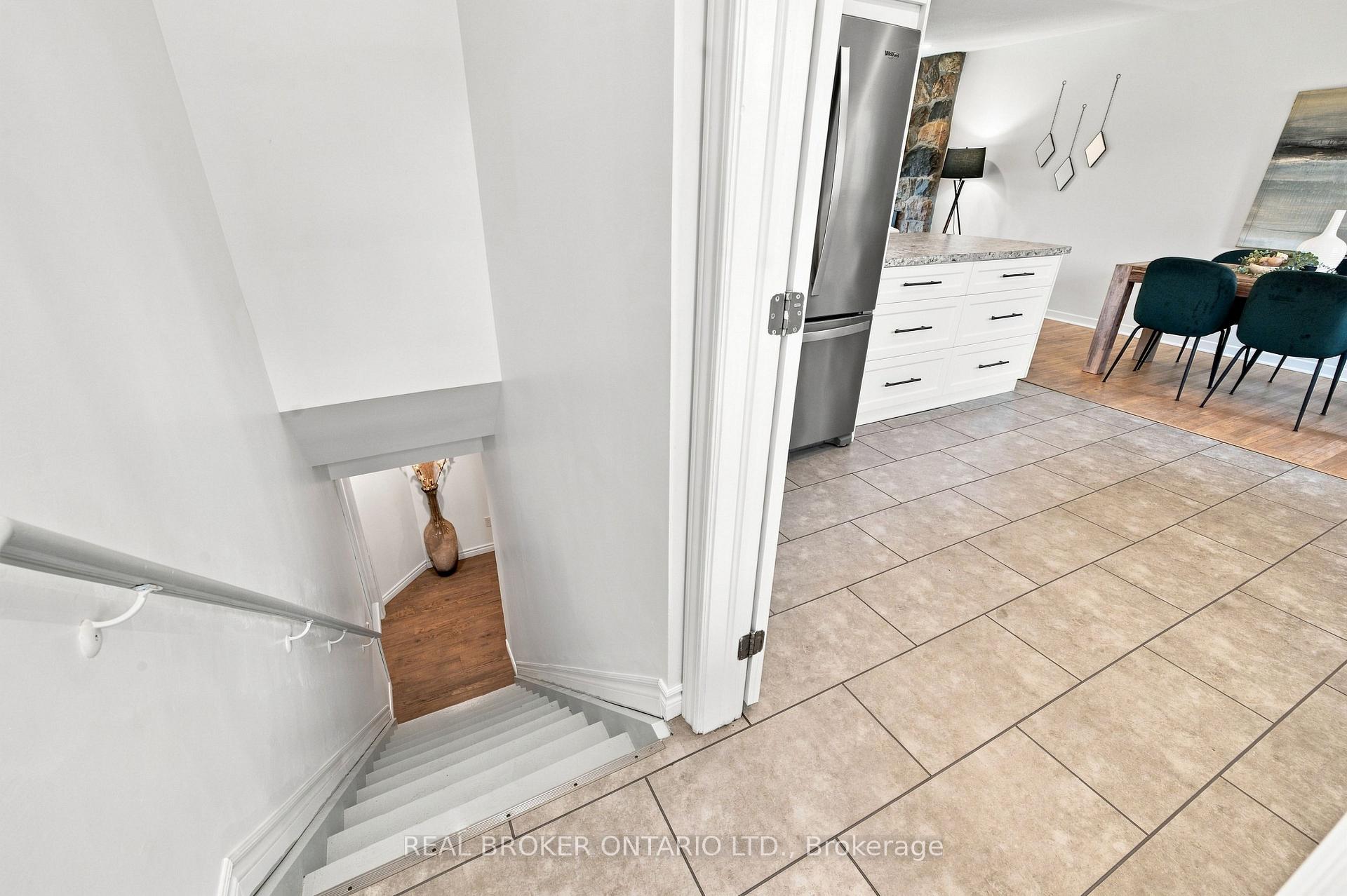 Photo 27 of 82 Meadowlands Drive W, Ottawa, Meadowlands/Crestview — HOMEH