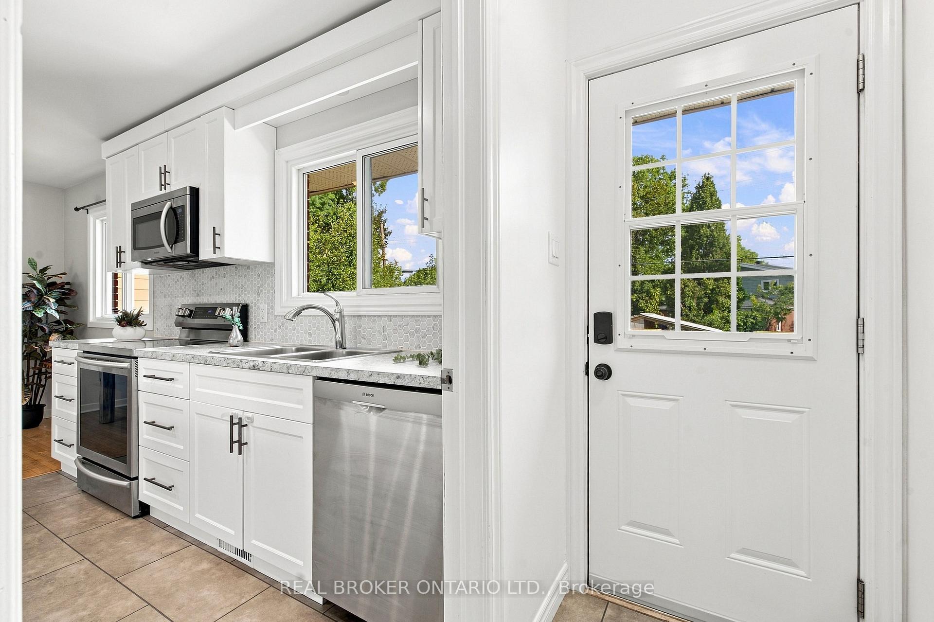 Photo 28 of 82 Meadowlands Drive W, Ottawa, Meadowlands/Crestview — HOMEH