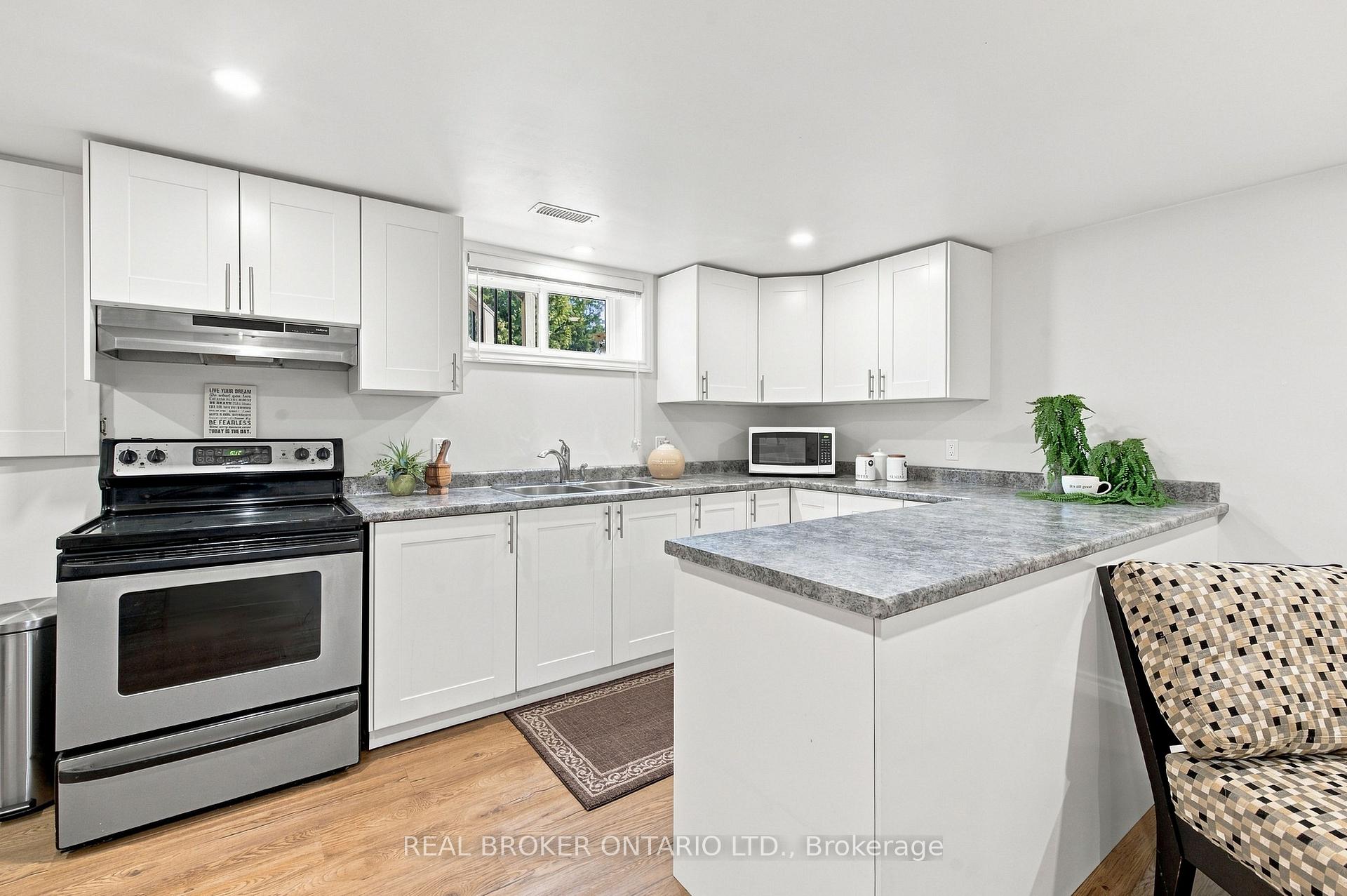 Photo 32 of 82 Meadowlands Drive W, Ottawa, Meadowlands/Crestview — HOMEH