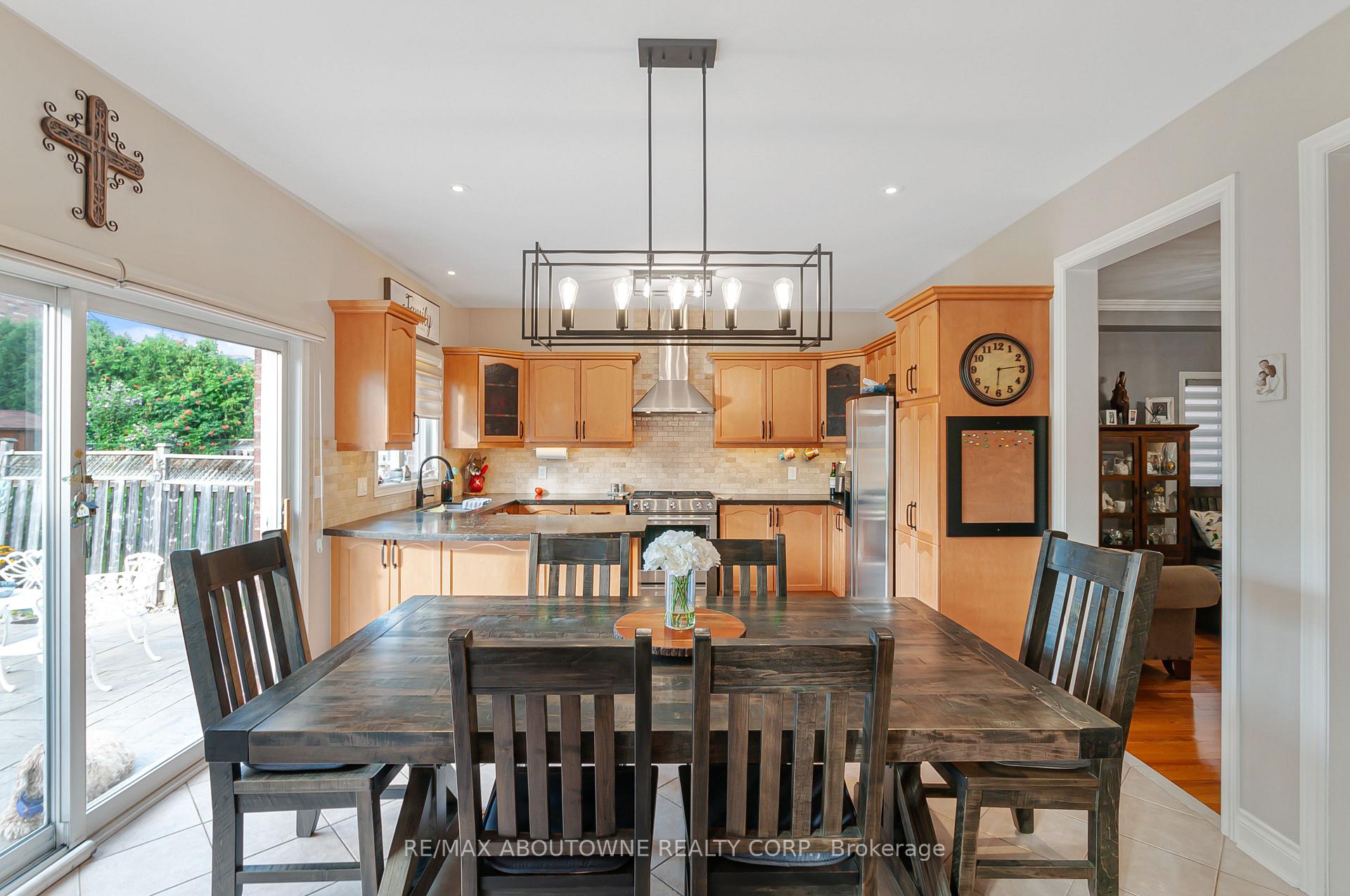 Photo 13 of 817 Brass Winds Place, Mississauga, Meadowvale Village — HOMEH