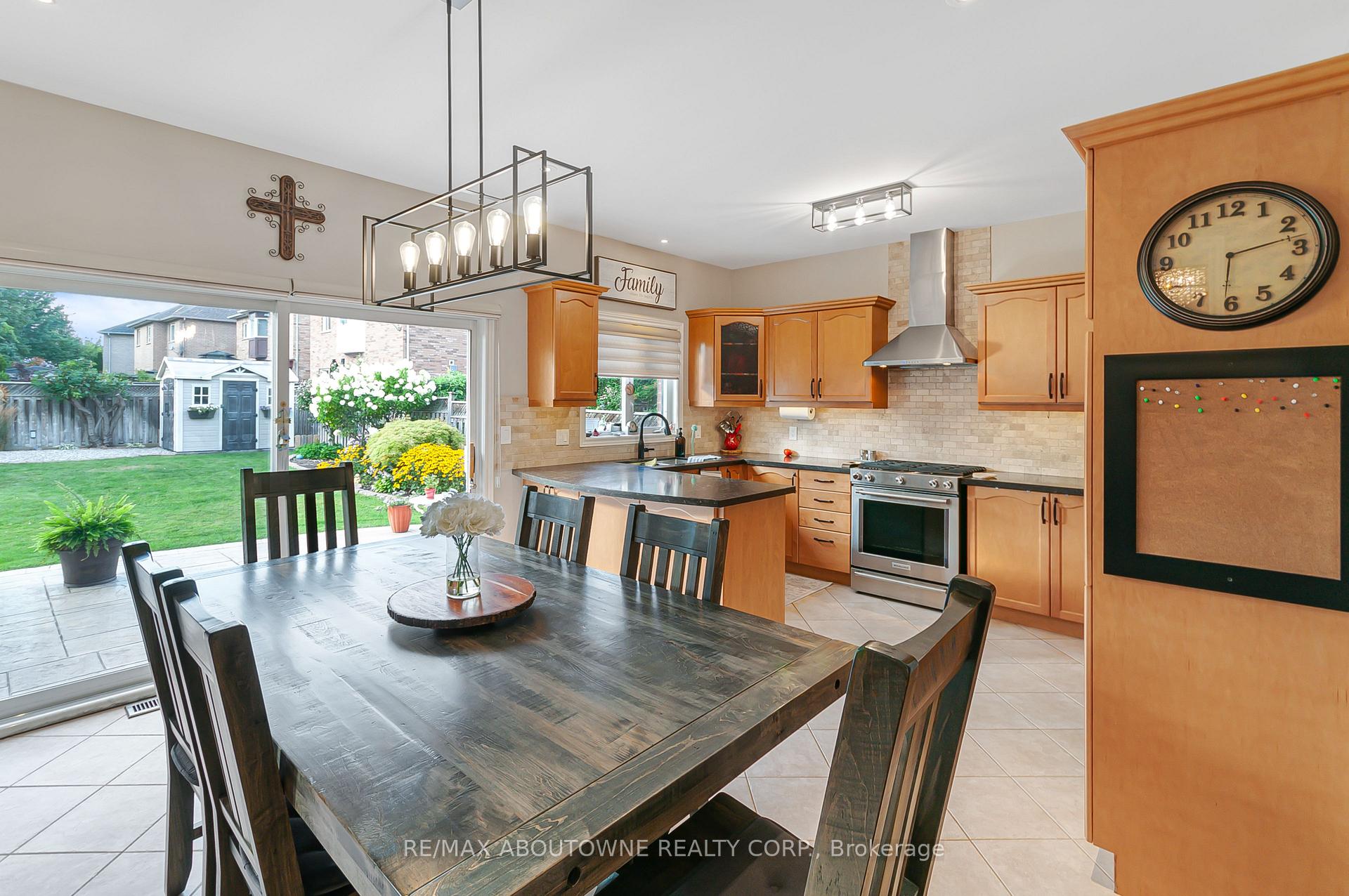 Photo 14 of 817 Brass Winds Place, Mississauga, Meadowvale Village — HOMEH