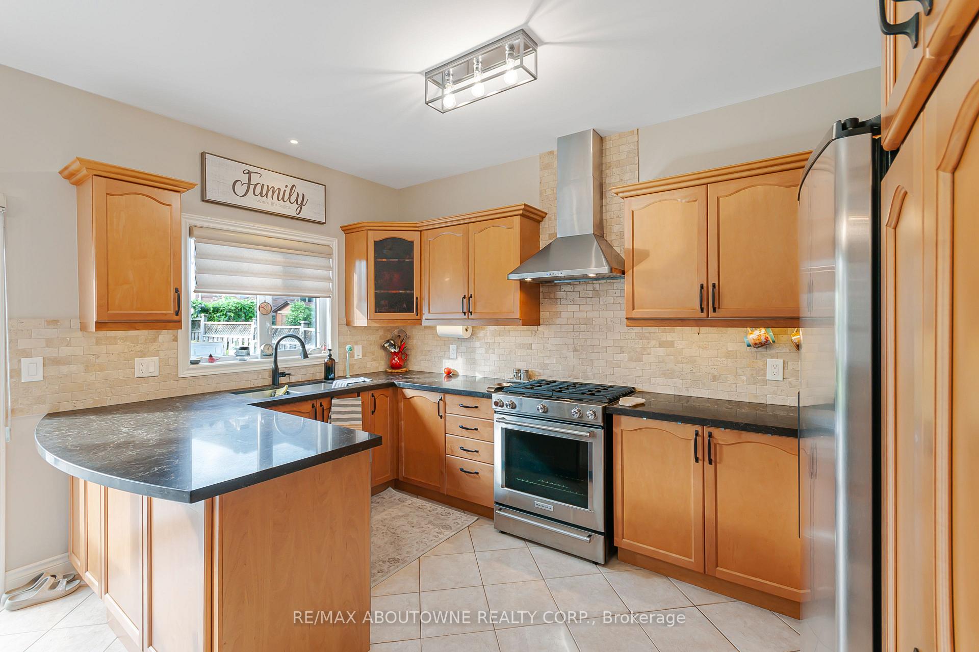Photo 12 of 817 Brass Winds Place, Mississauga, Meadowvale Village — HOMEH