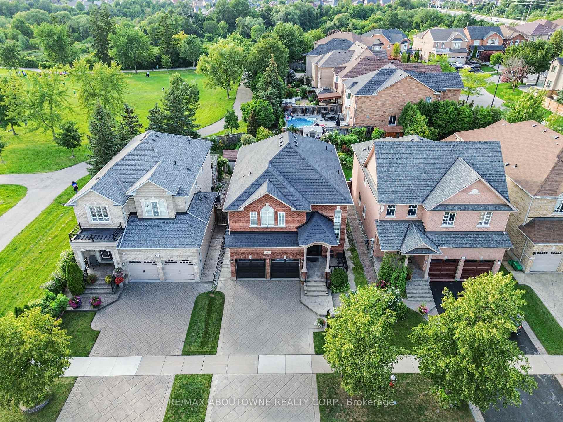 Photo 5 of 817 Brass Winds Place, Mississauga, Meadowvale Village — HOMEH