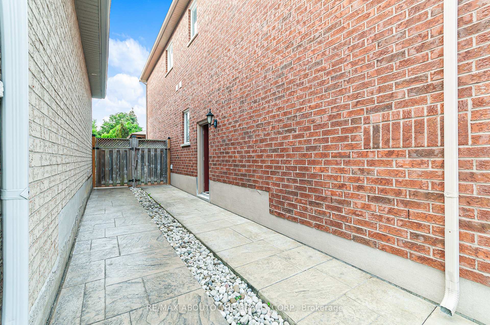 Photo 39 of 817 Brass Winds Place, Mississauga, Meadowvale Village — HOMEH