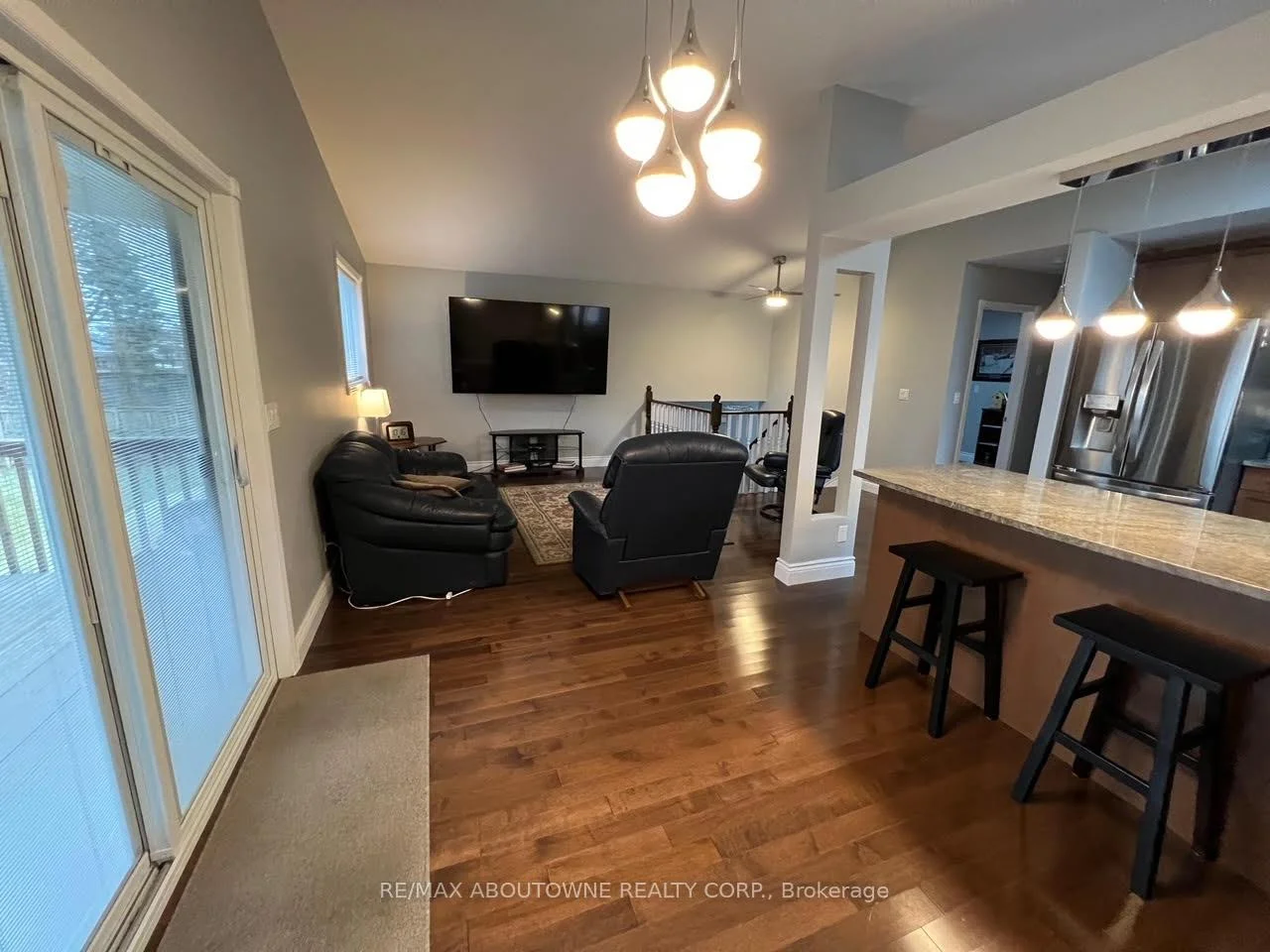 Photo 3 of 817 Brass Winds Place, Mississauga, Meadowvale Village — HOMEH