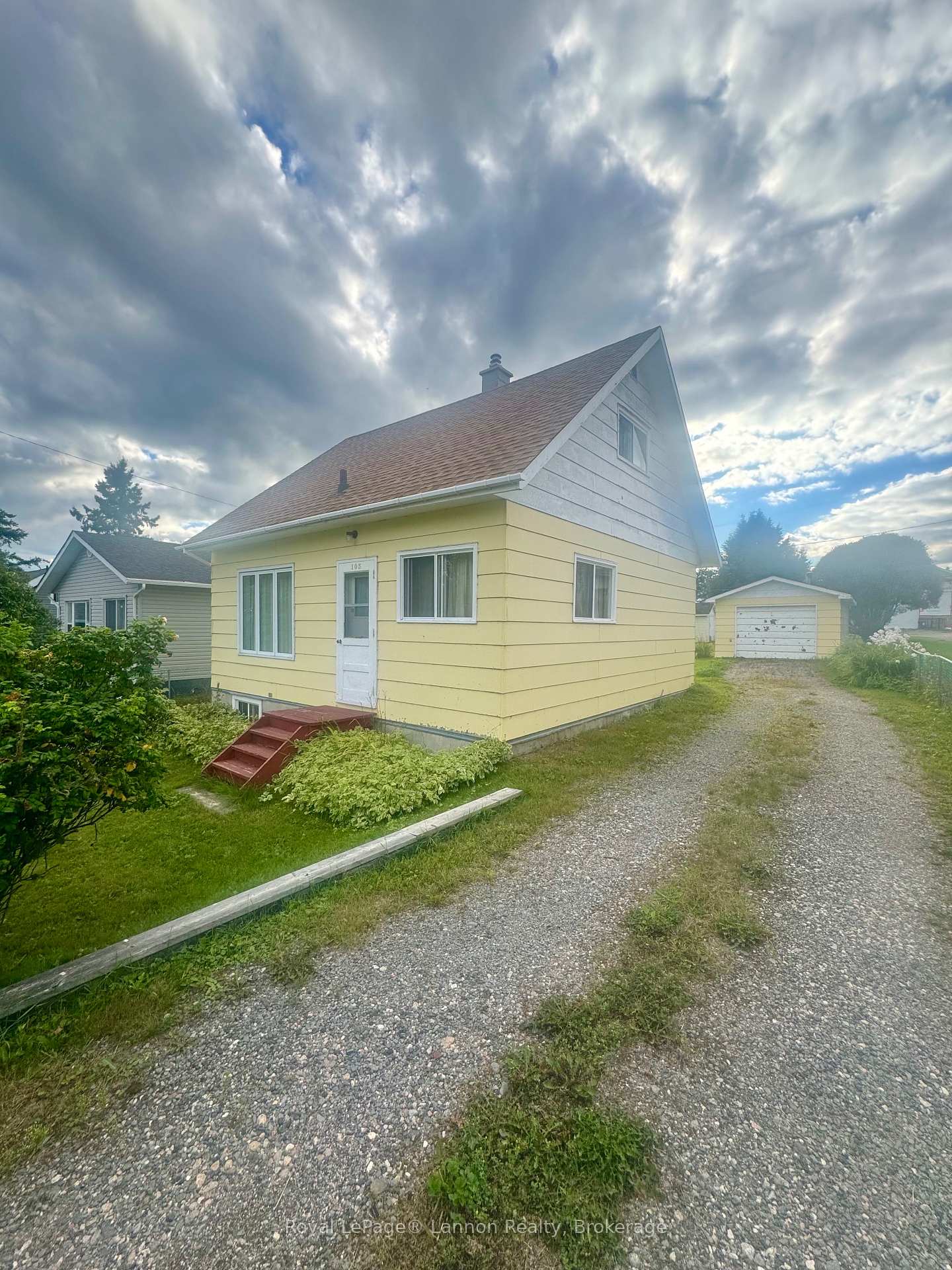 Photo 2 of 105 Hudson Street, Nipigon — HOMEH