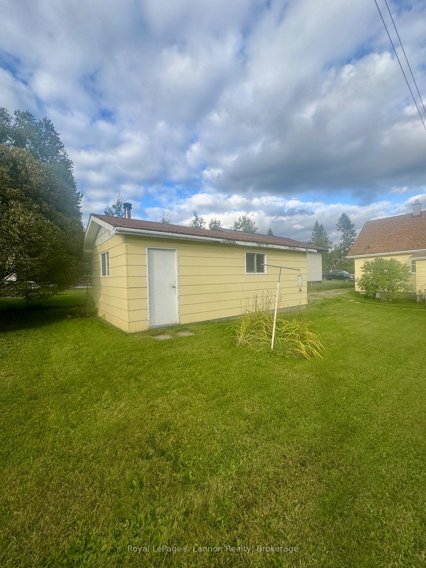 Photo 4 of 105 Hudson Street, Nipigon — HOMEH