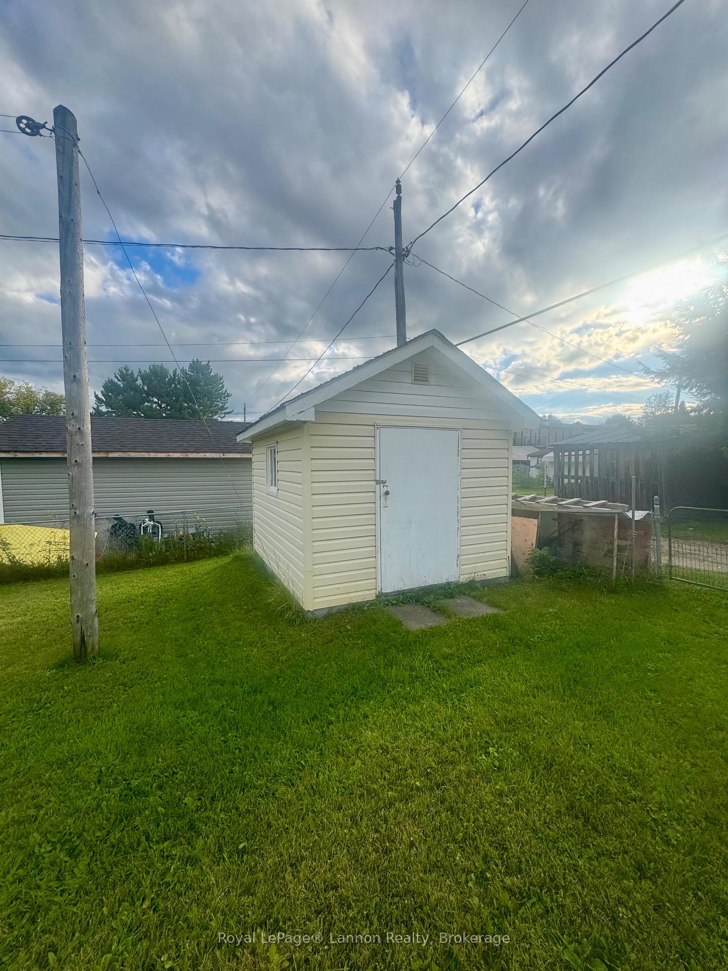 Photo 6 of 105 Hudson Street, Nipigon — HOMEH