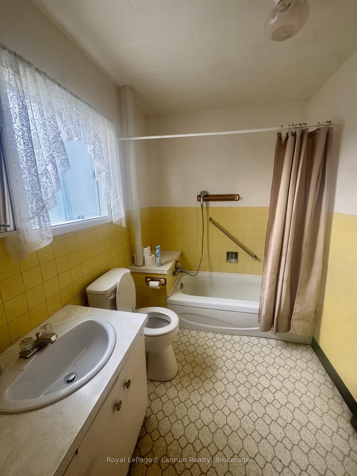 Photo 13 of 105 Hudson Street, Nipigon — HOMEH