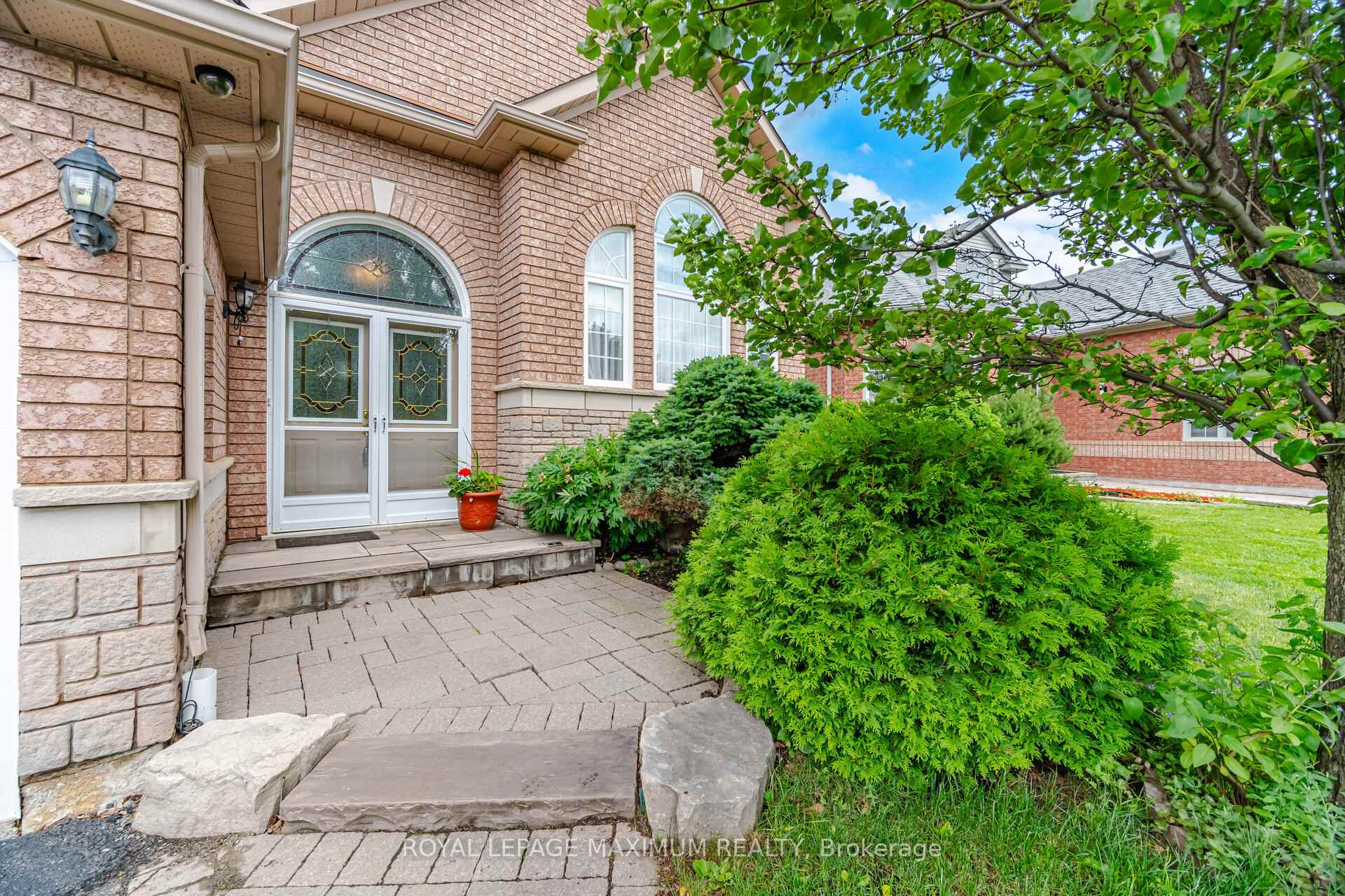 Photo 2 of 34 Kirkwood Crescent, Caledon, Rural Caledon — HOMEH