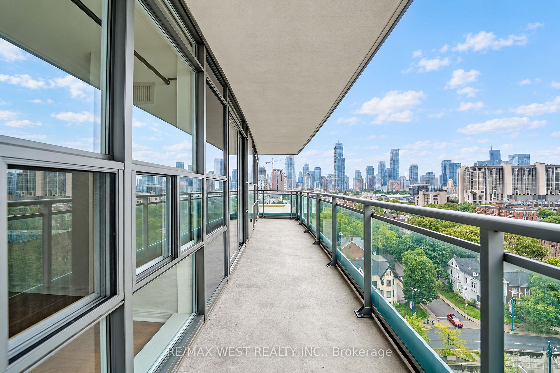 Photo 9 of Unit 1211, 736 Spadina Avenue, Toronto, University — HOMEH