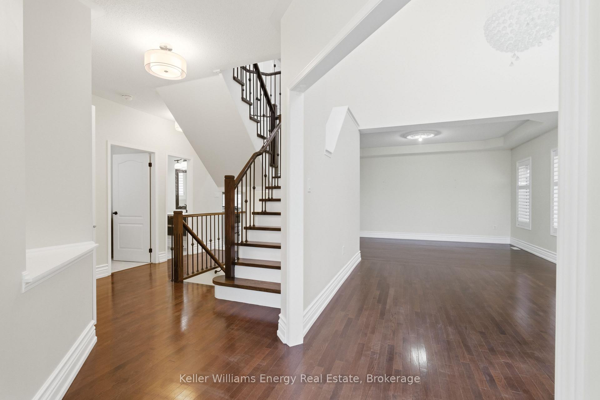 Photo 5 of 1633 Grandview Street N, Oshawa, Taunton — HOMEH