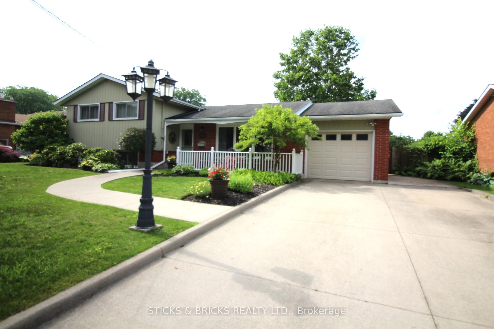 Photo 1 of 6762 Cherrygrove Road, Niagara Falls, Morrison — HOMEH